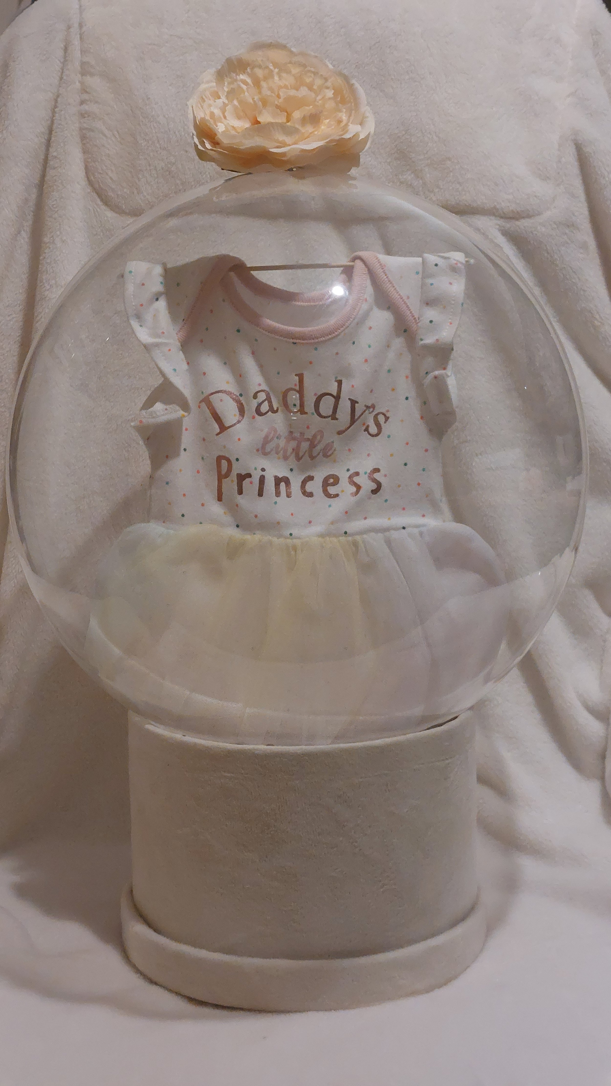 ITEM #71
€42
Bubble balloon basket with personalised baby dress