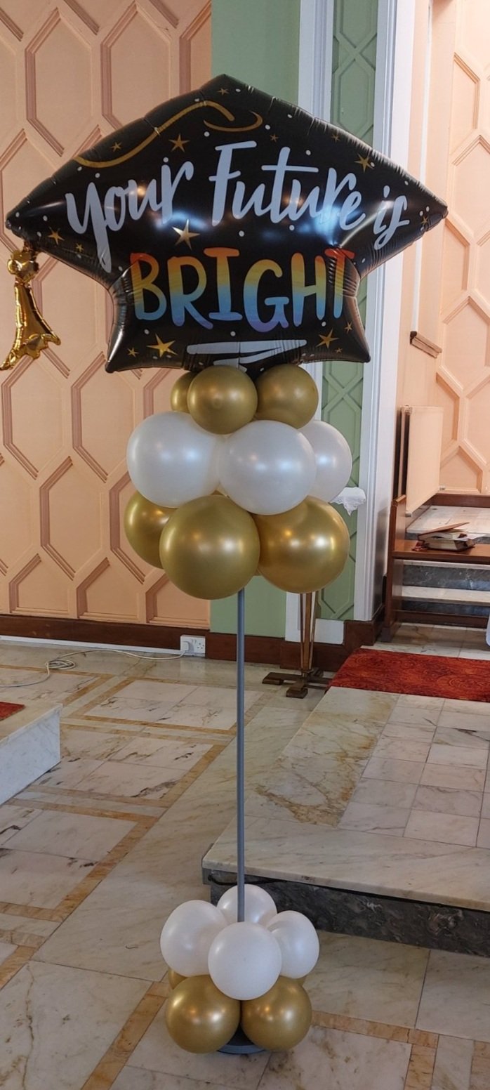 ITEM #9
€55
Graduation balloon stand with extendable pole.