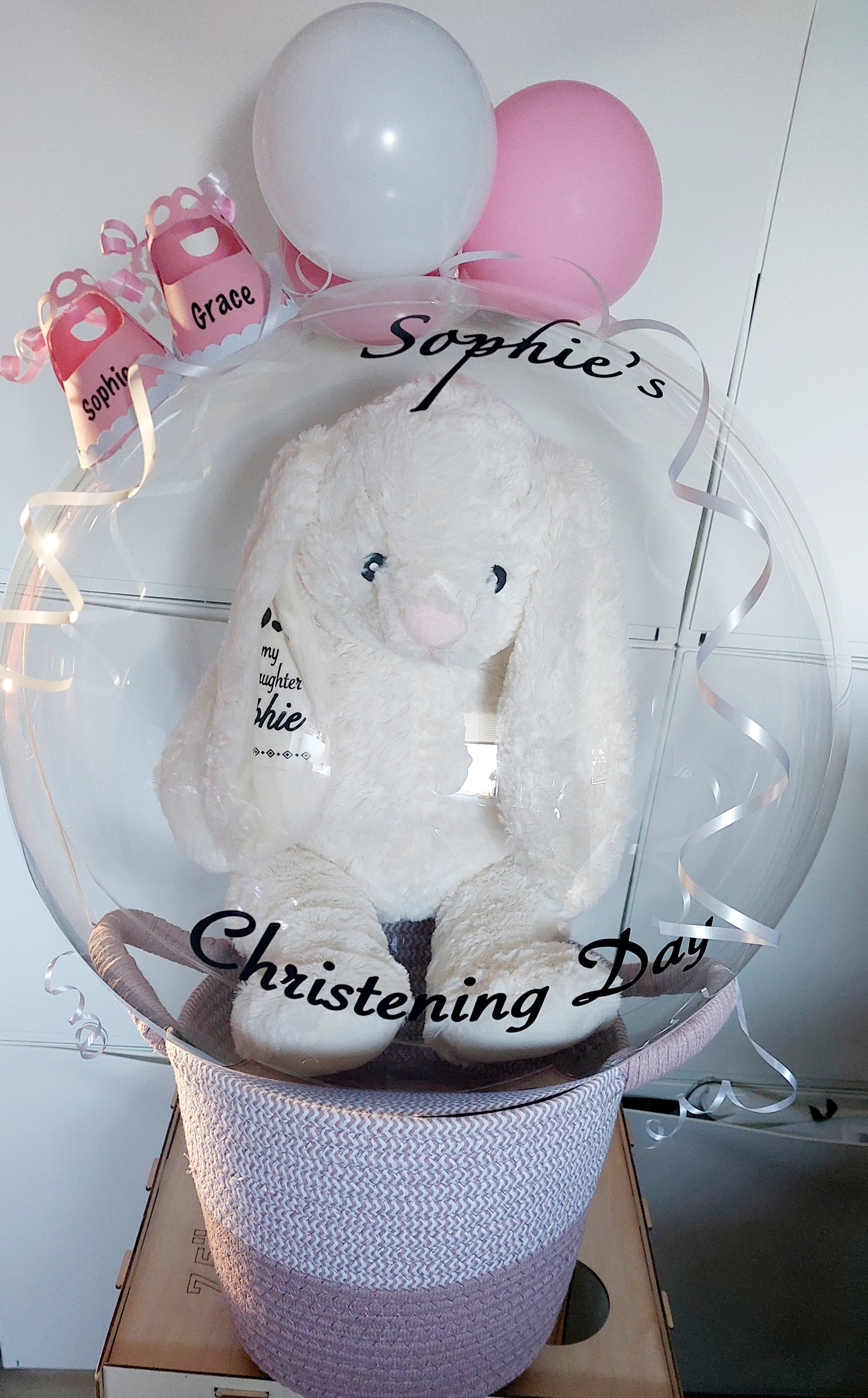 ITEM #4
€45
Personalised bubble balloon display with basket, shoe decorations, balloons and a personalized teddy.