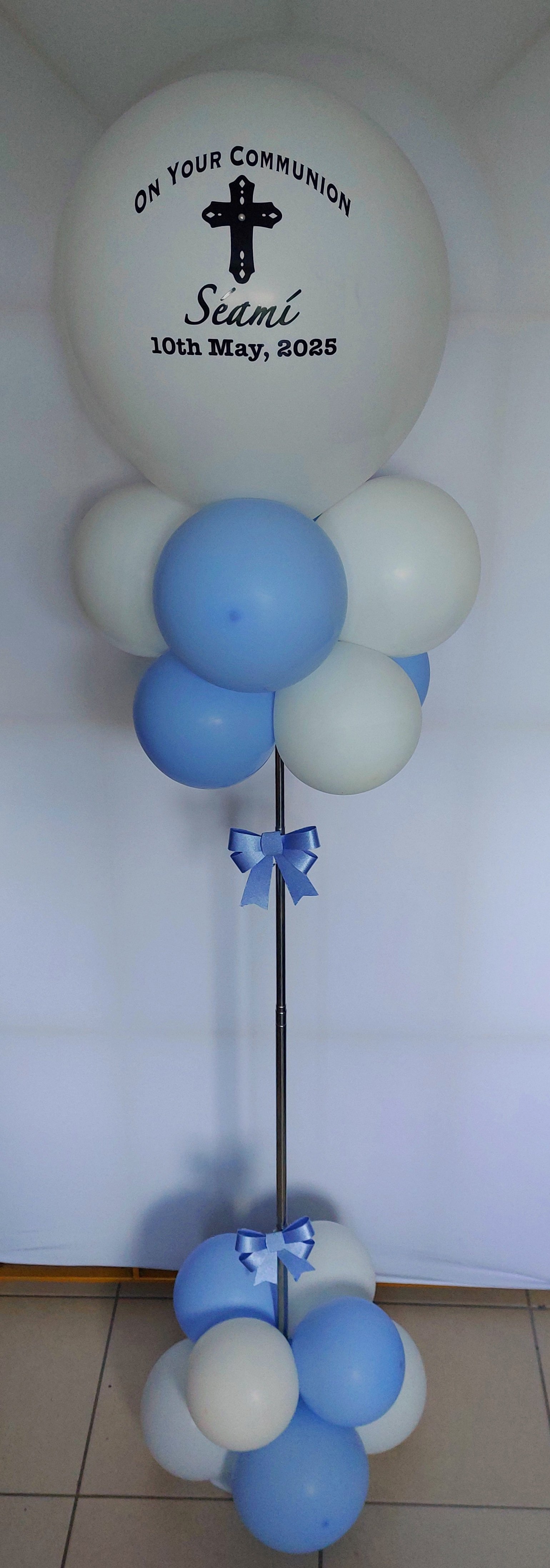 ITEM #73
€50
Personalised extendable floor display with mini bows. (blue)