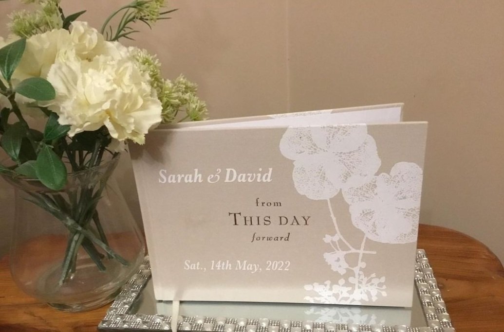 ITEM #8
€20
Personalised wedding book.