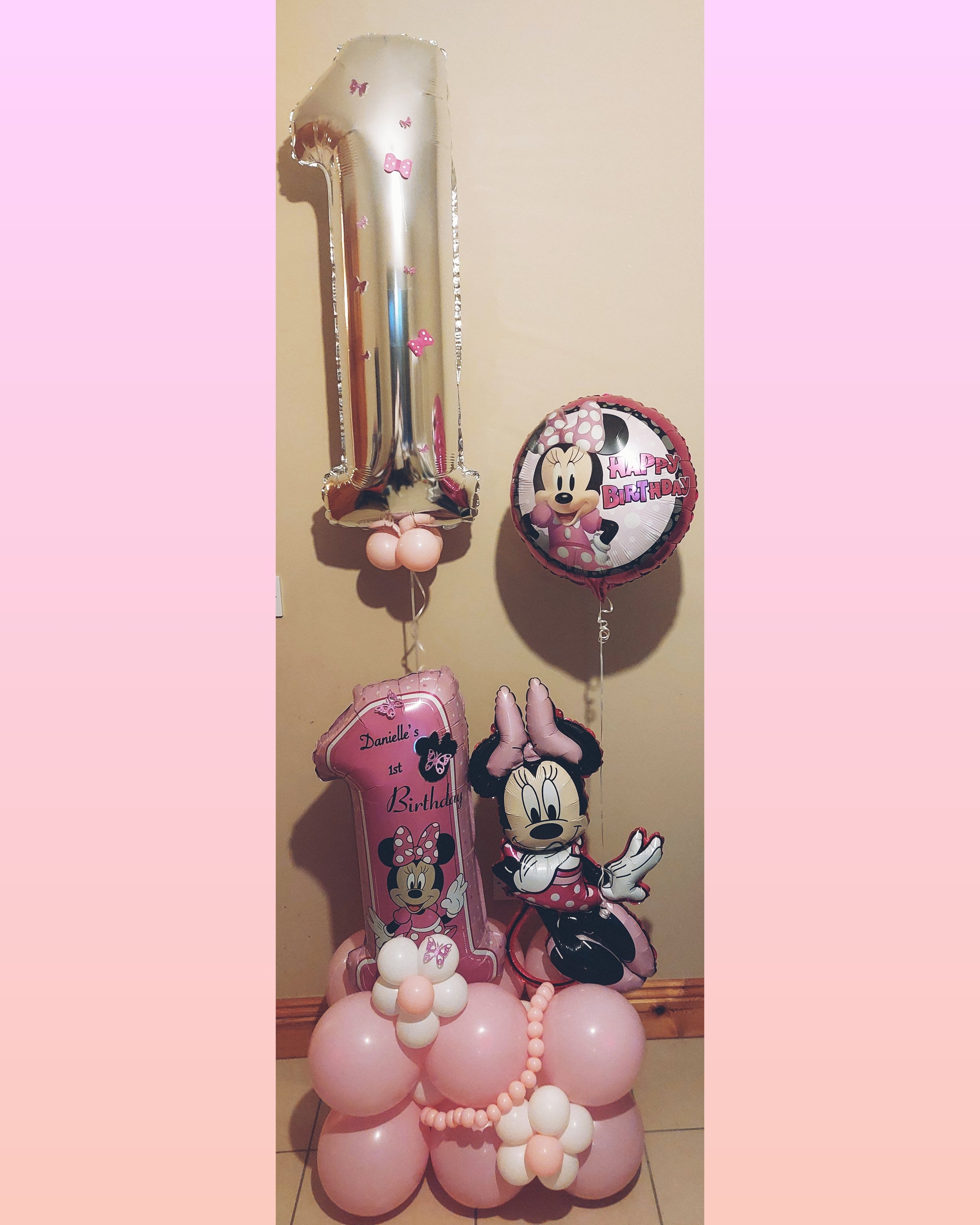 ITEM #102
€45
Minnie Mouse balloon display.