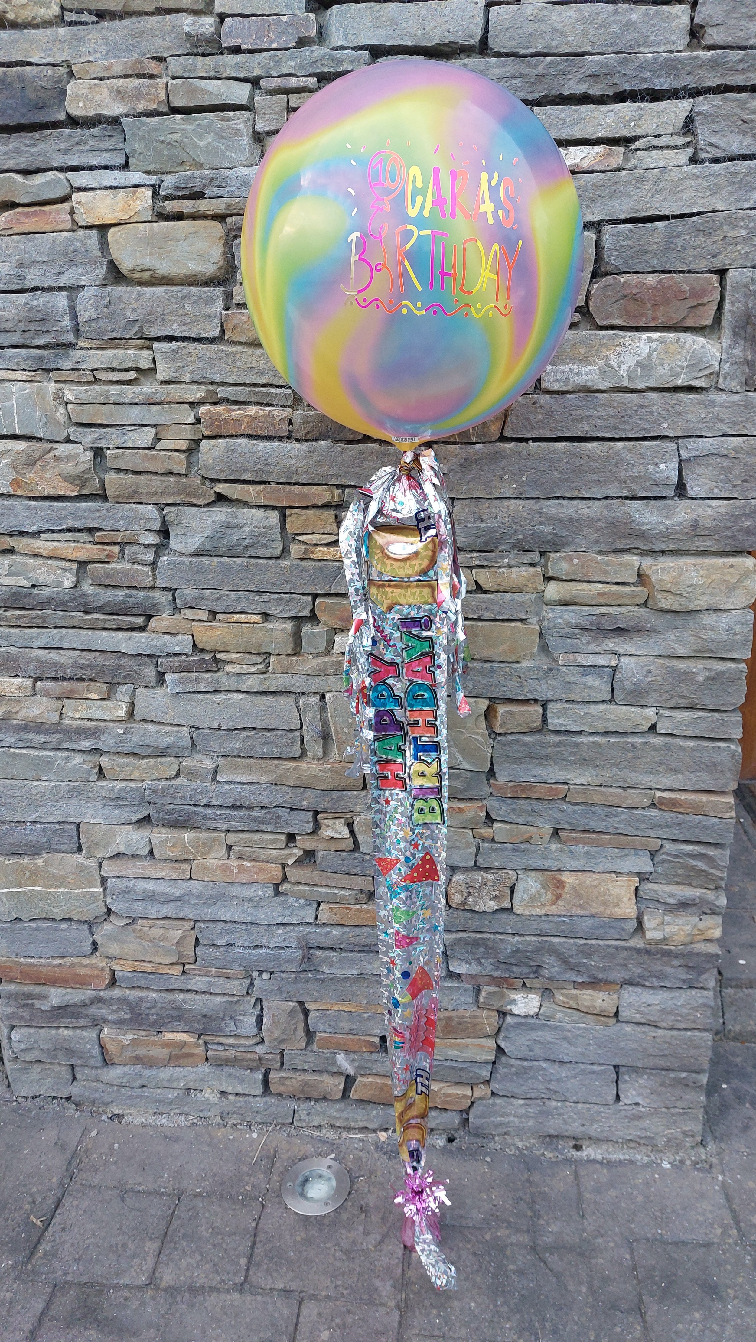ITEM #141
€25
Large personalised rainbow helium filled balloon with birthday banner.