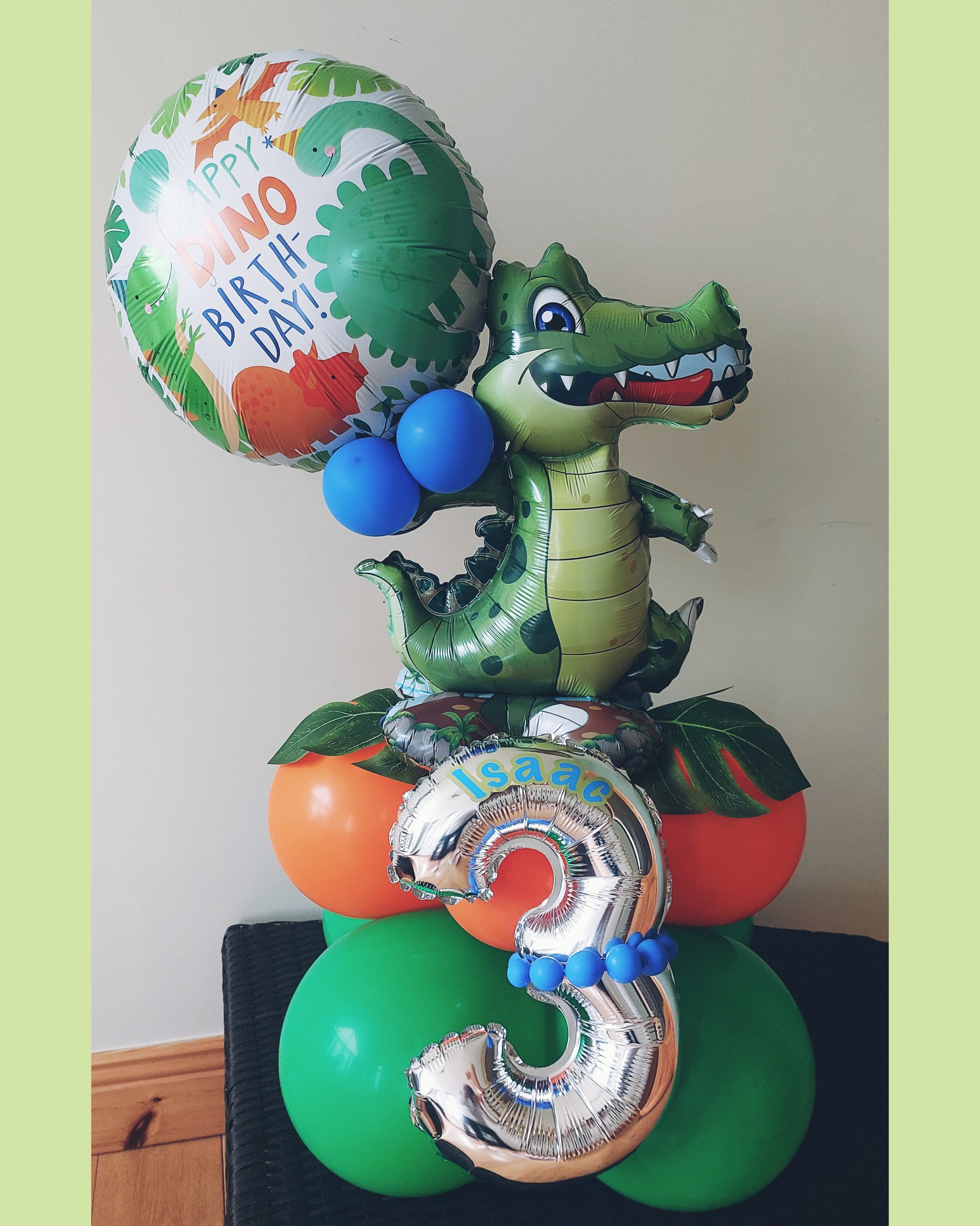 ITEM #30
€32
Personalised dinosaur balloon display