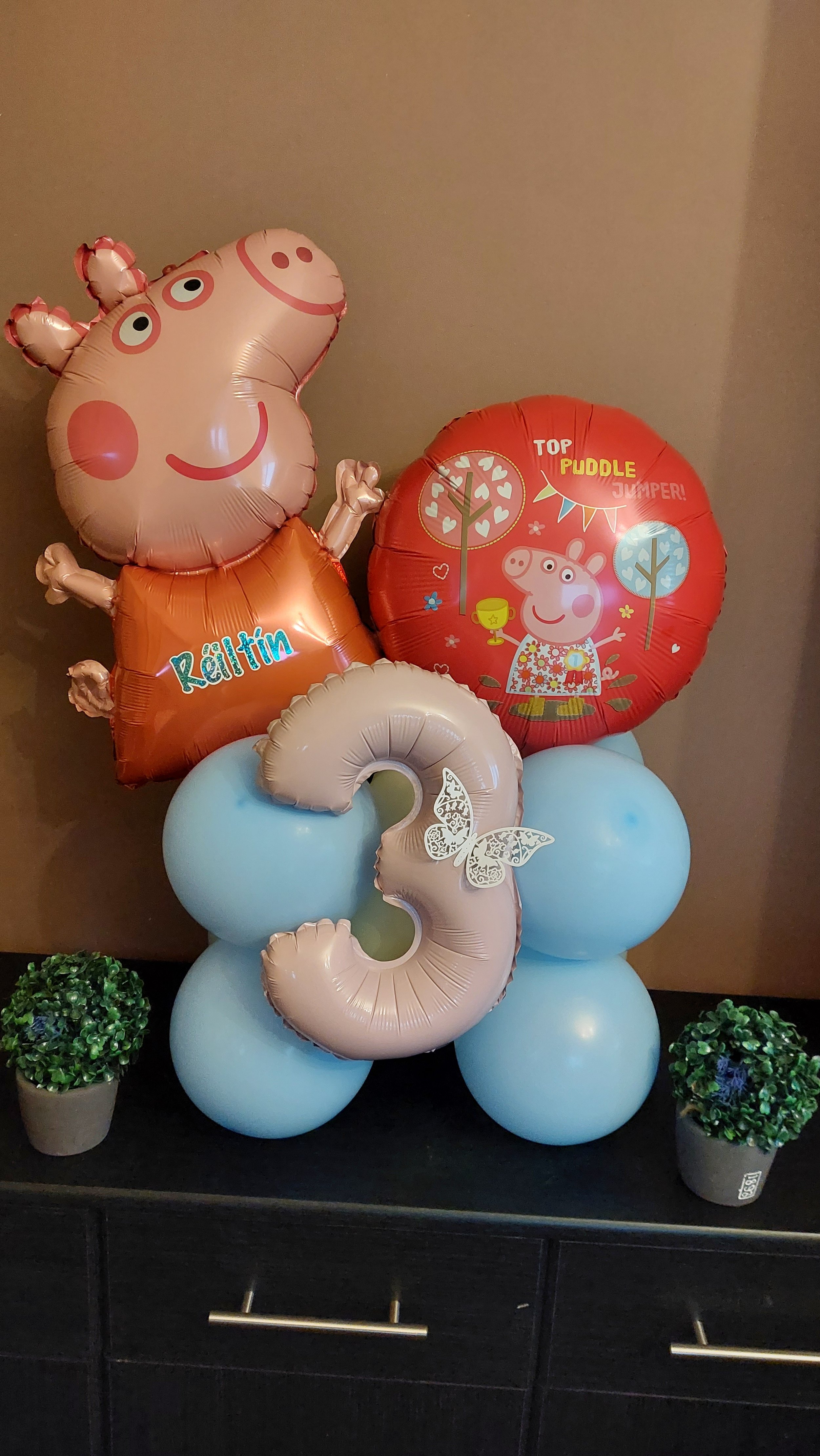 ITEM #72
€35
Personalised Peppa Pig balloon display.