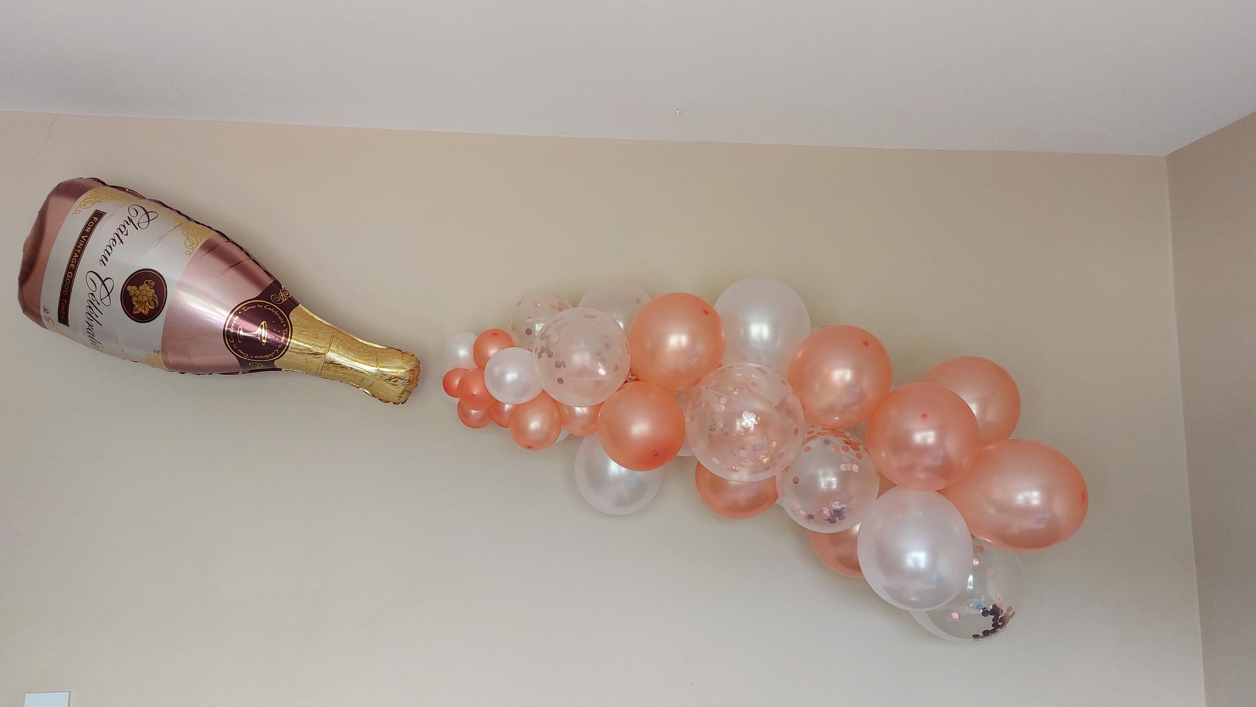 ITEM #126
€55
Champagne bottle spill balloon arch.