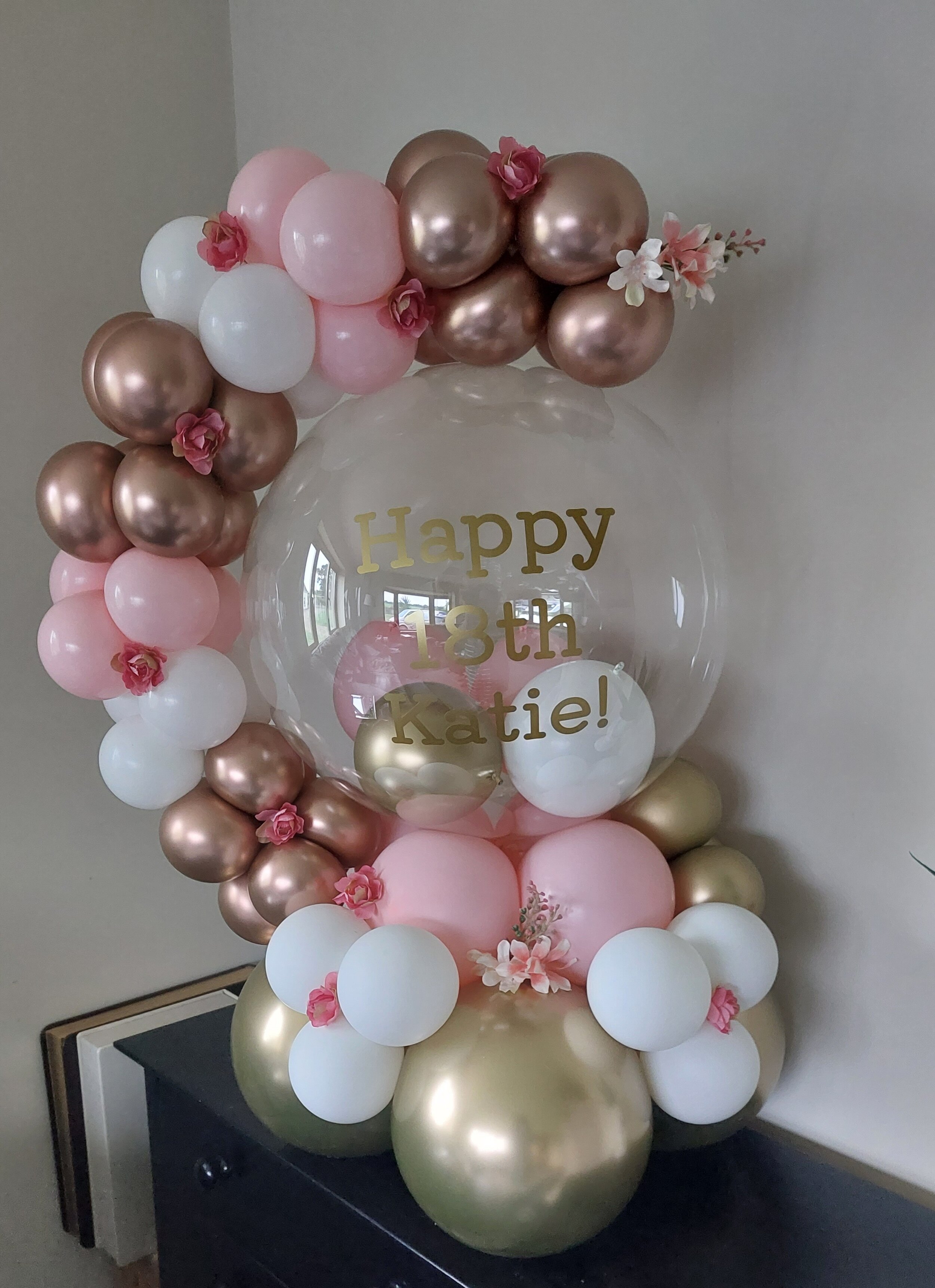 ITEM #8
€55
Personalised balloon hug display.