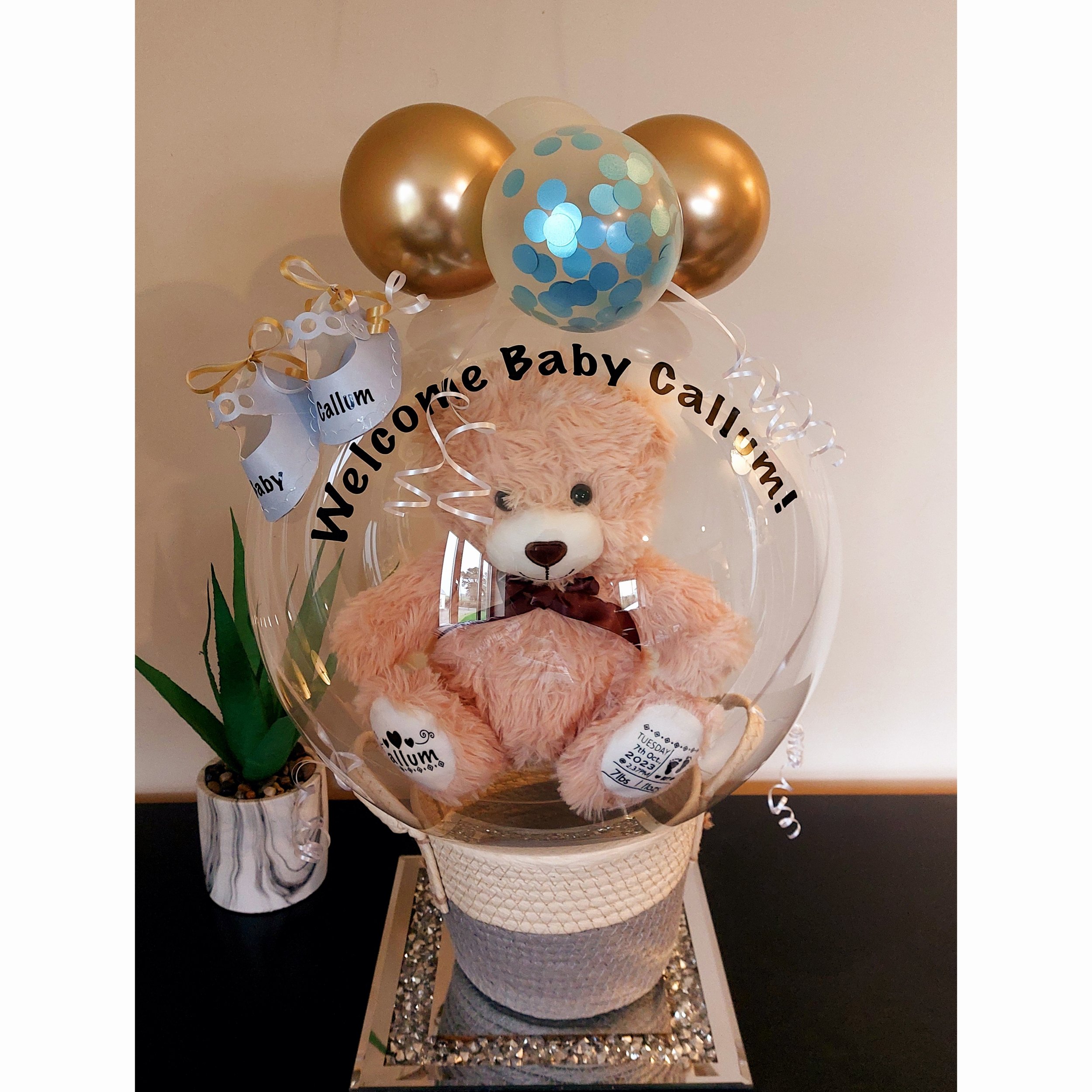 ITEM #18
€45
Personalised bubble balloon basket with personalised teddy, mini balloons and mini personalised shoes.
