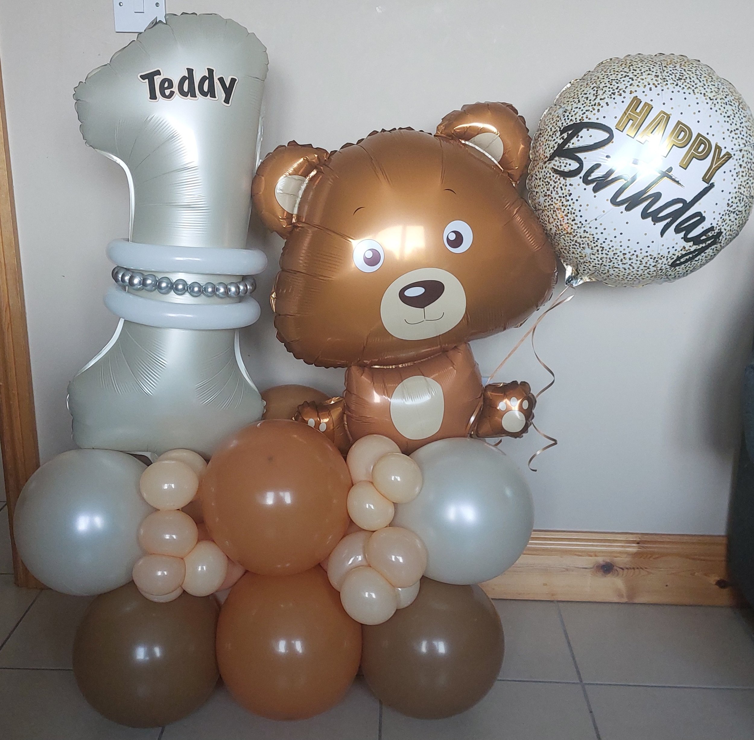 ITEM #105
€45
Teddy bear balloon display.