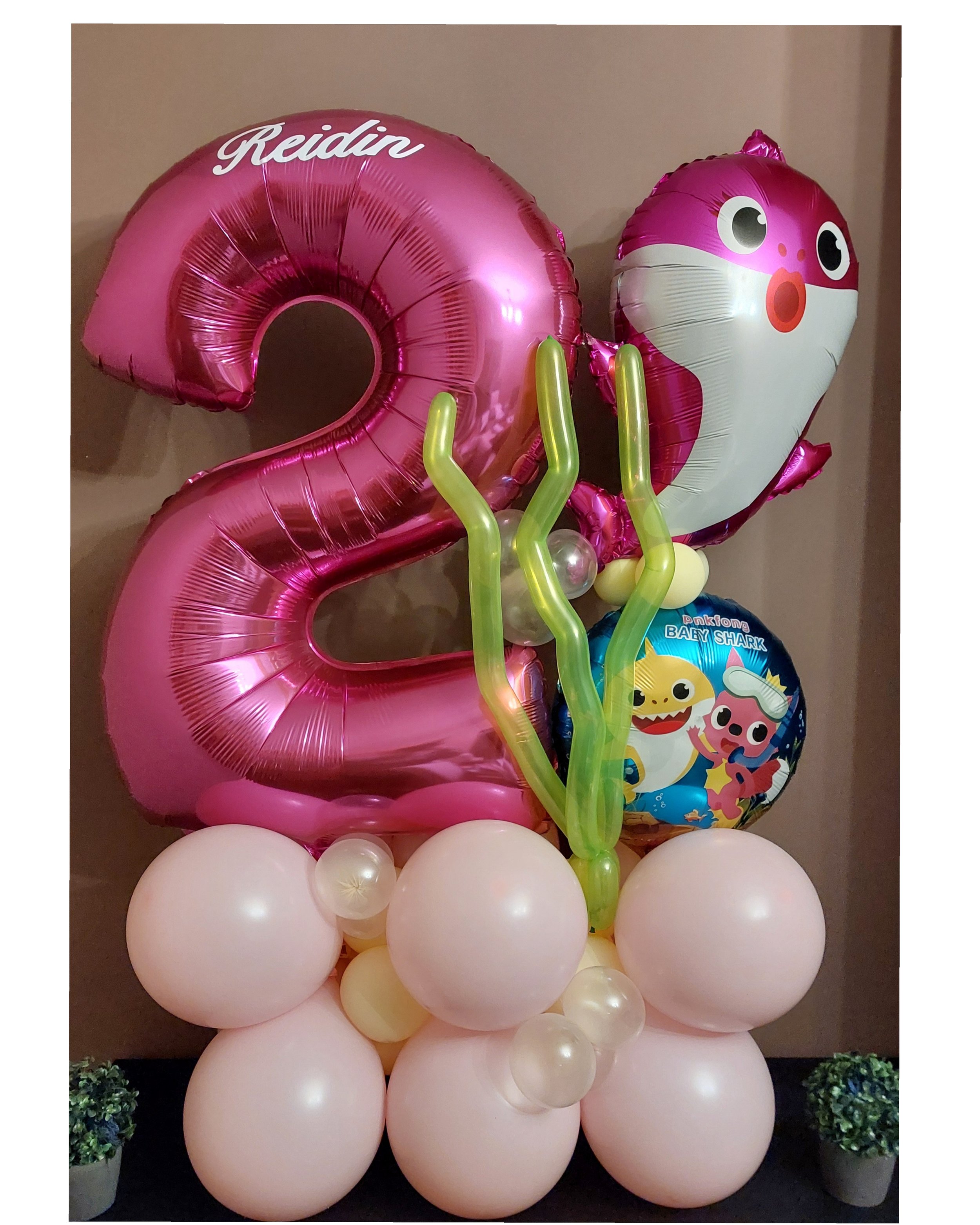 ITEM #48
€46
Personalised Baby Shark balloon display.