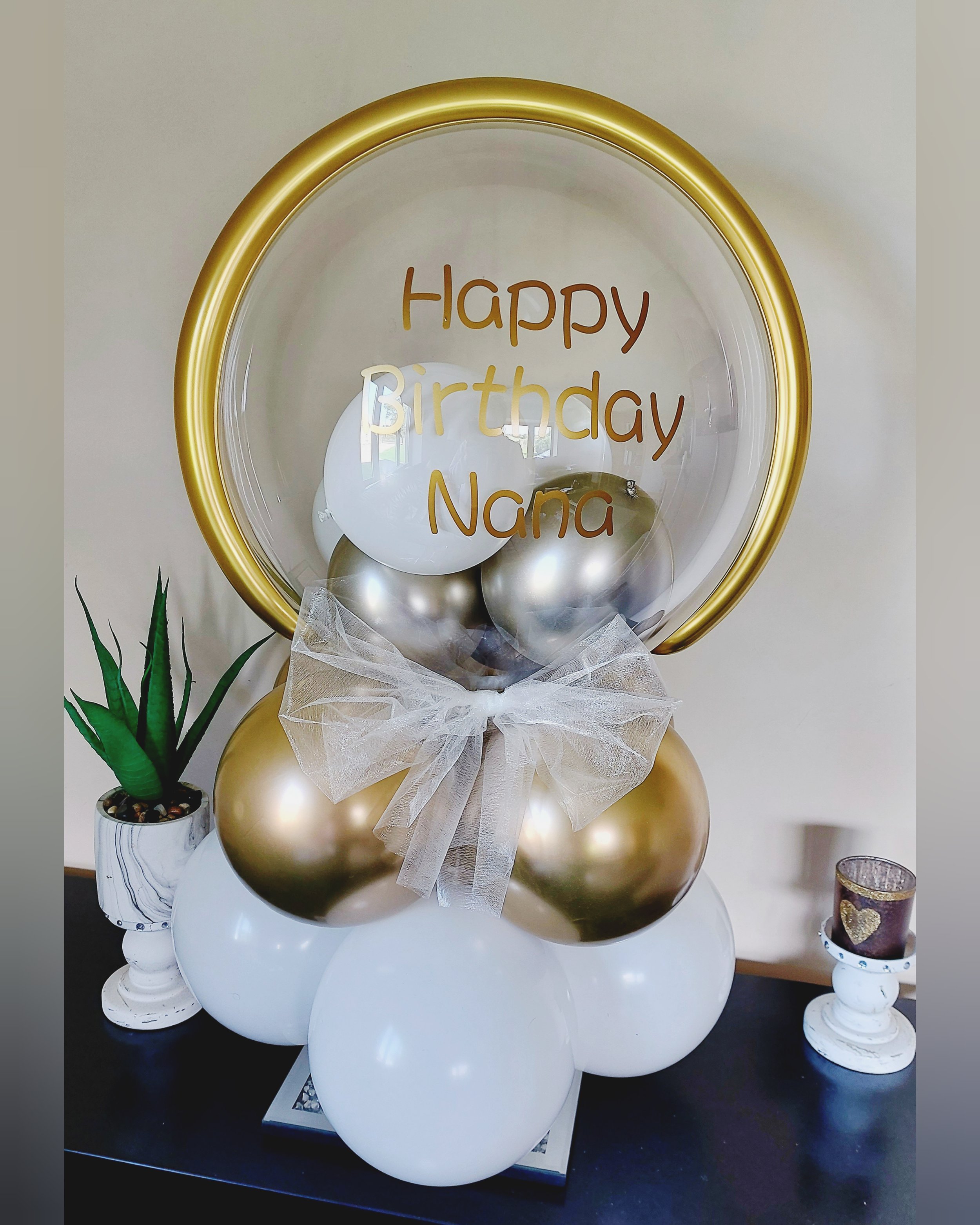 ITEM #9
€38
Personalised balloon display with big bow.