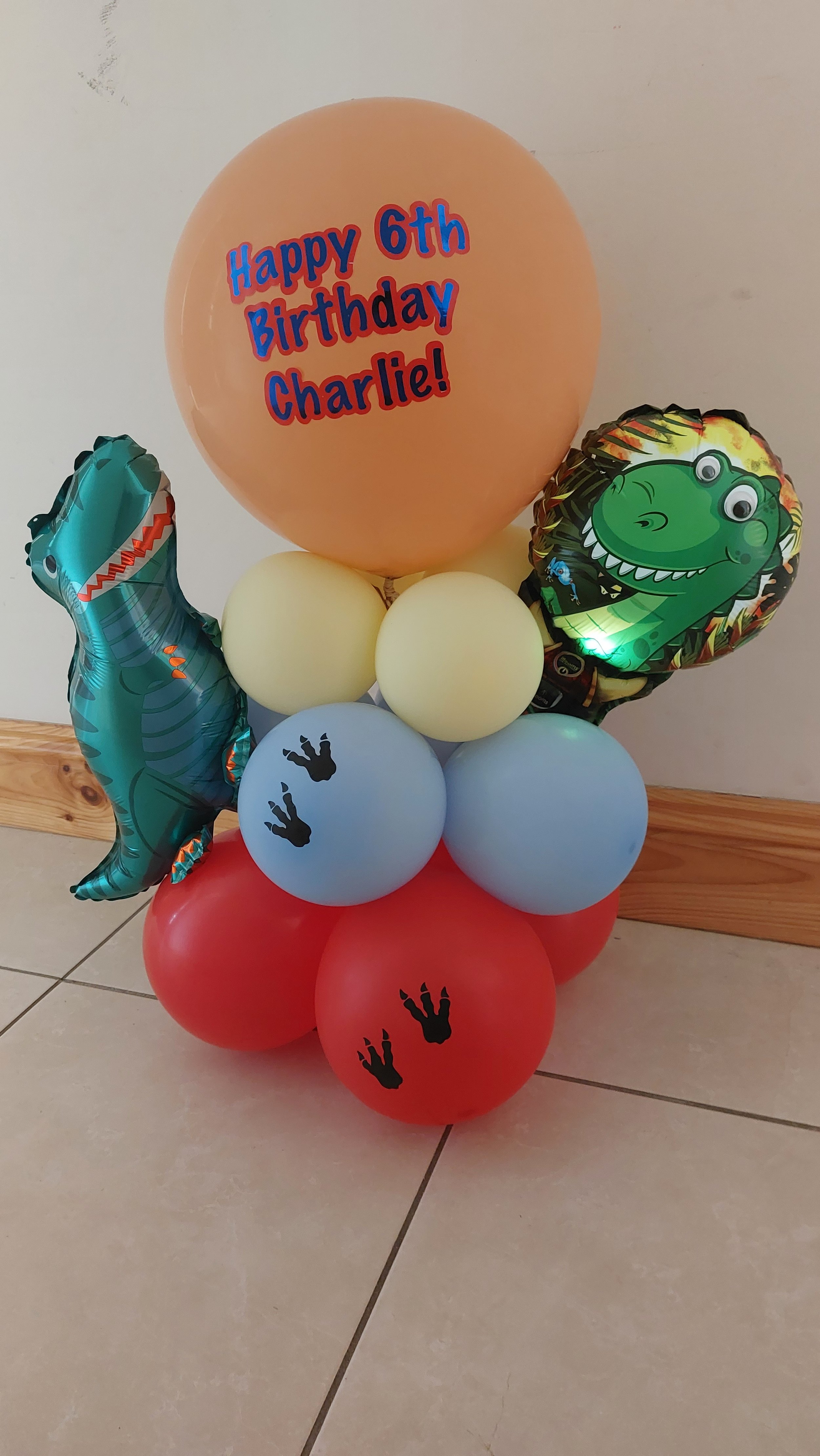 ITEM #142
€32
Personalised dinosaur display (mini).