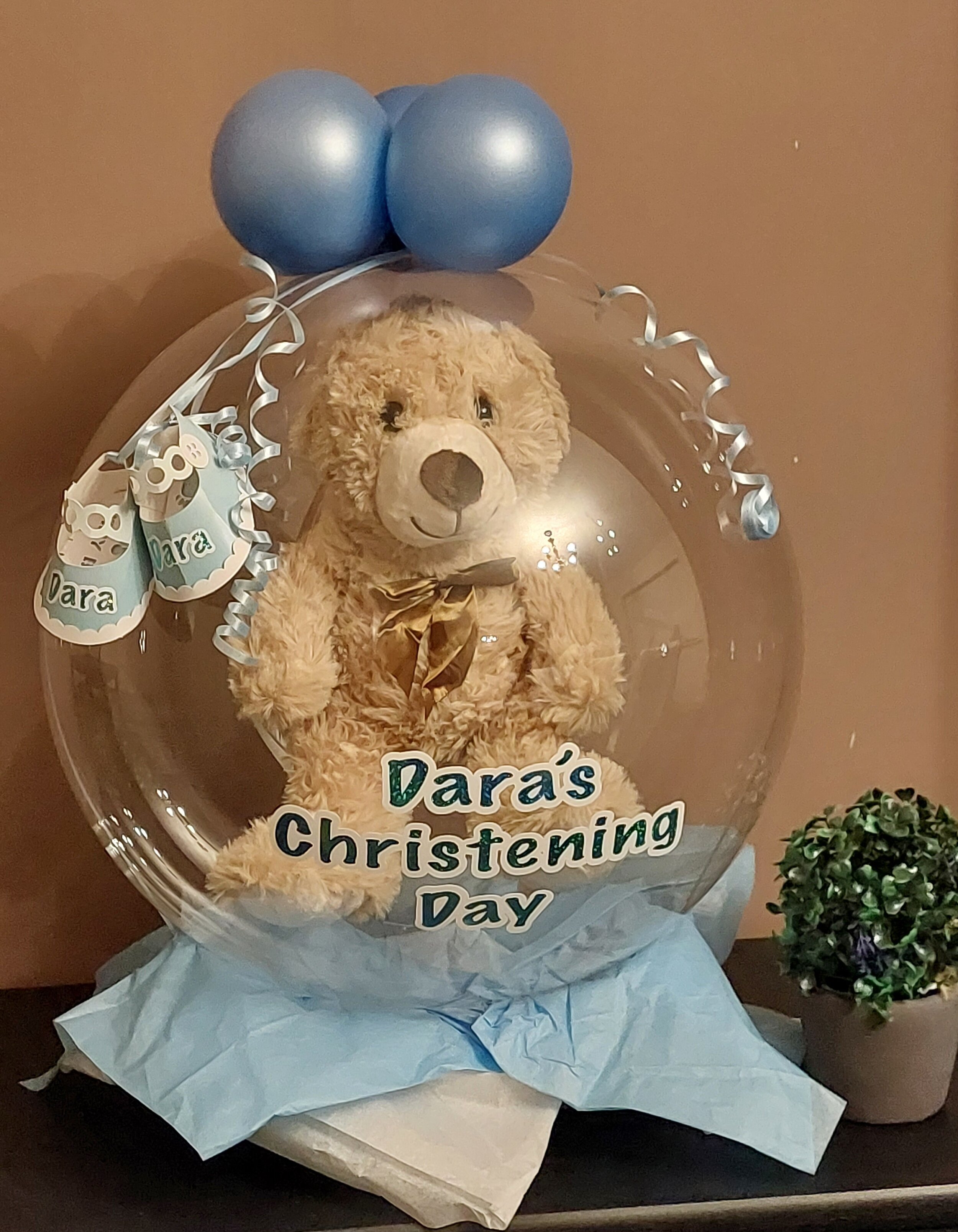 ITEM #27
€45
Personalised bubble balloon basket with teddy and personalized mini shoes.