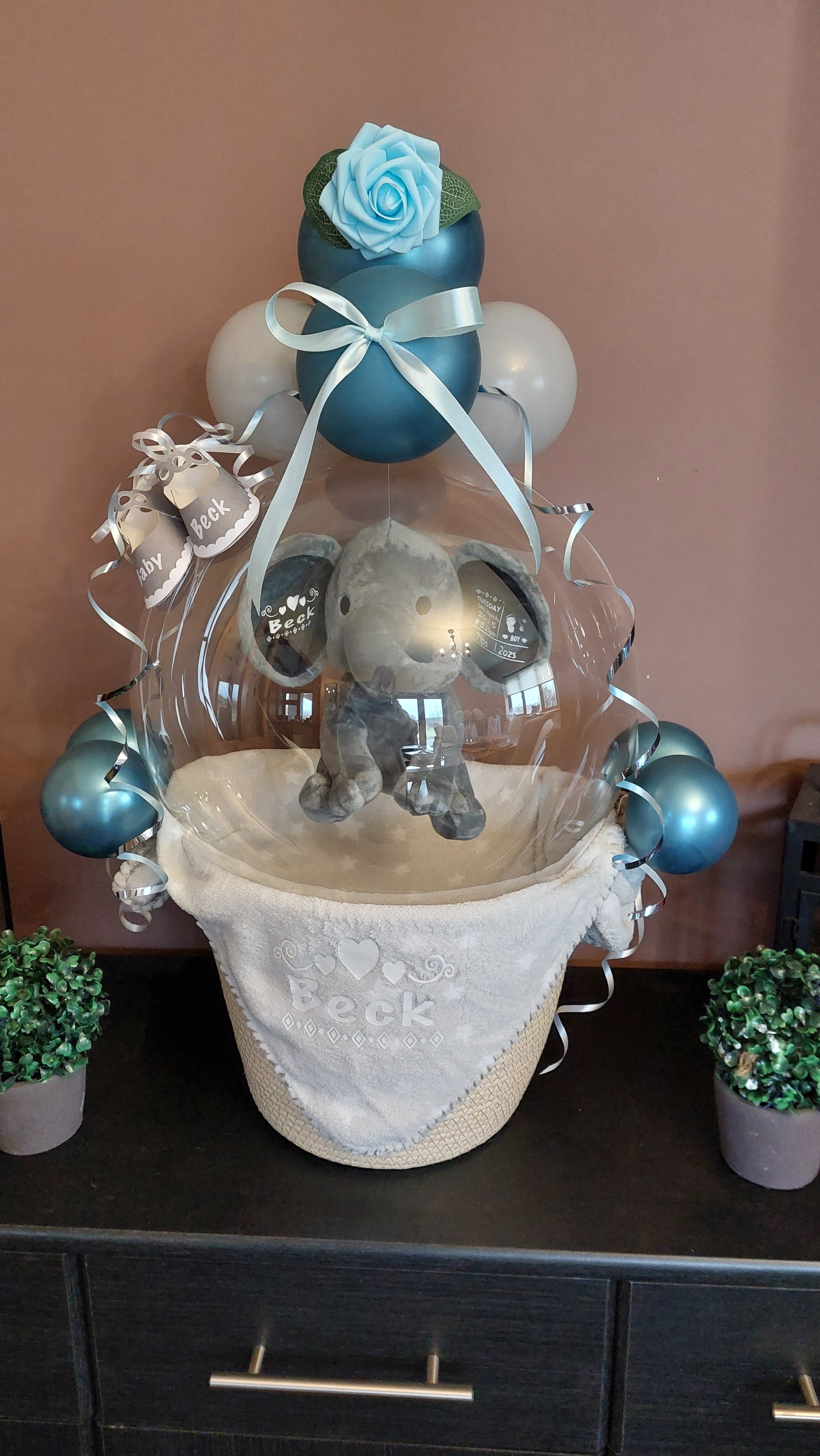 ITEM #38
€58
Balloon basket with personalised elephant teddy and baby fleece blanket.