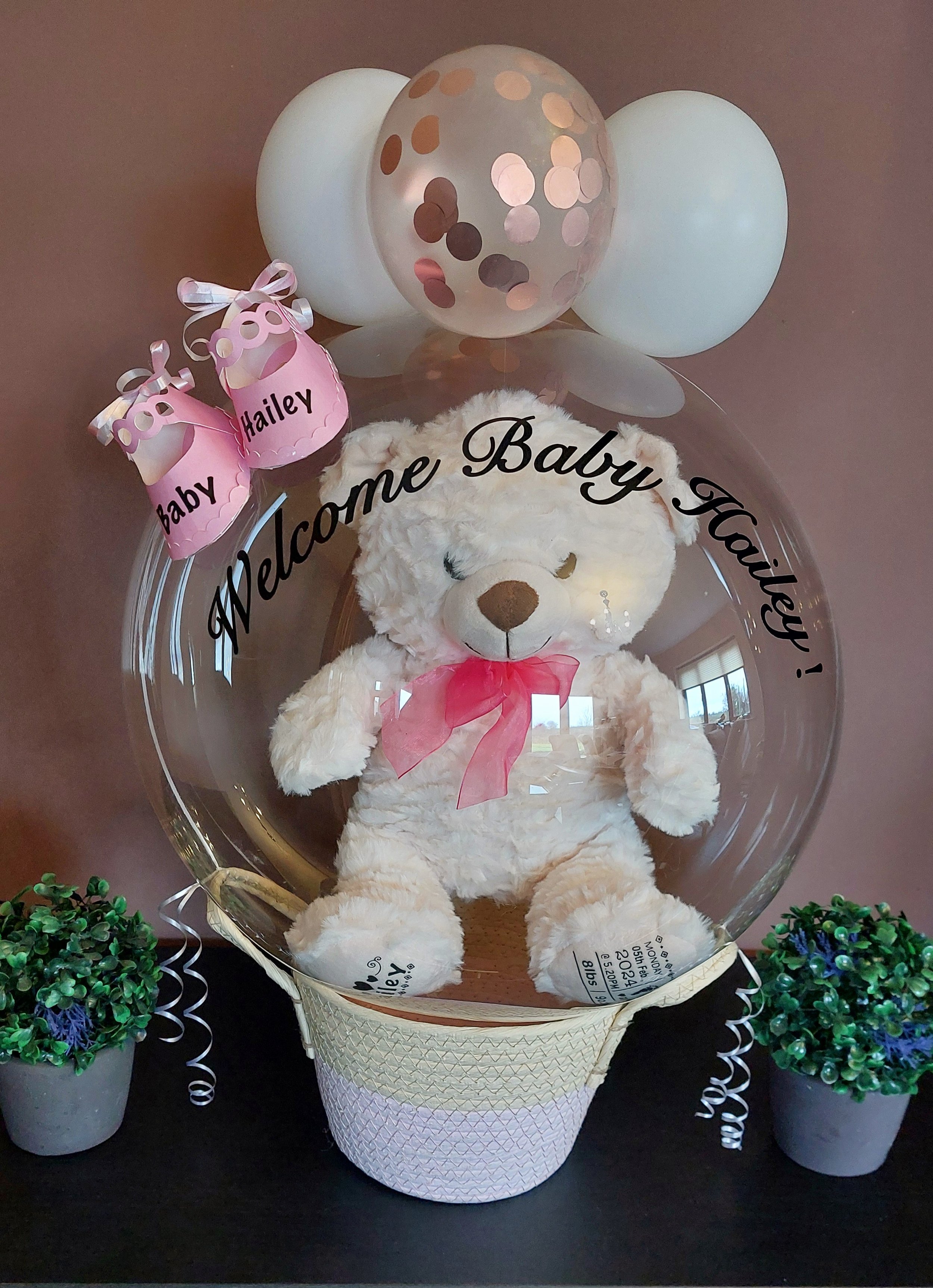 ITEM #13
€45
Personalised bubble balloon basket with personalised teddy, mini balloons and mini personalised shoes.