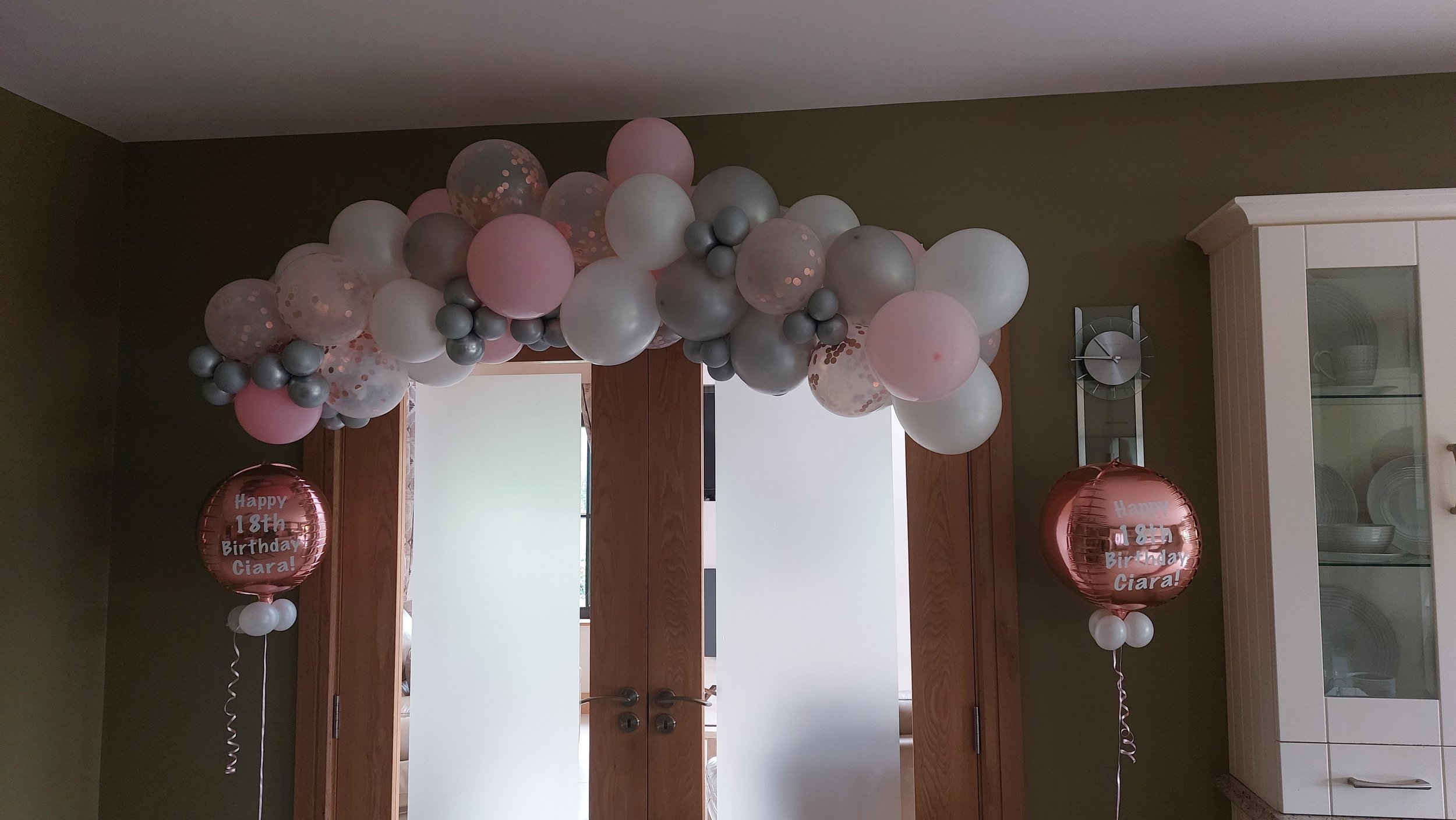 ITEM #129
€96 for balloon arch. €25 per personalised balloon.
8ft balloon arch with 2 helium filled balloons (personalised).