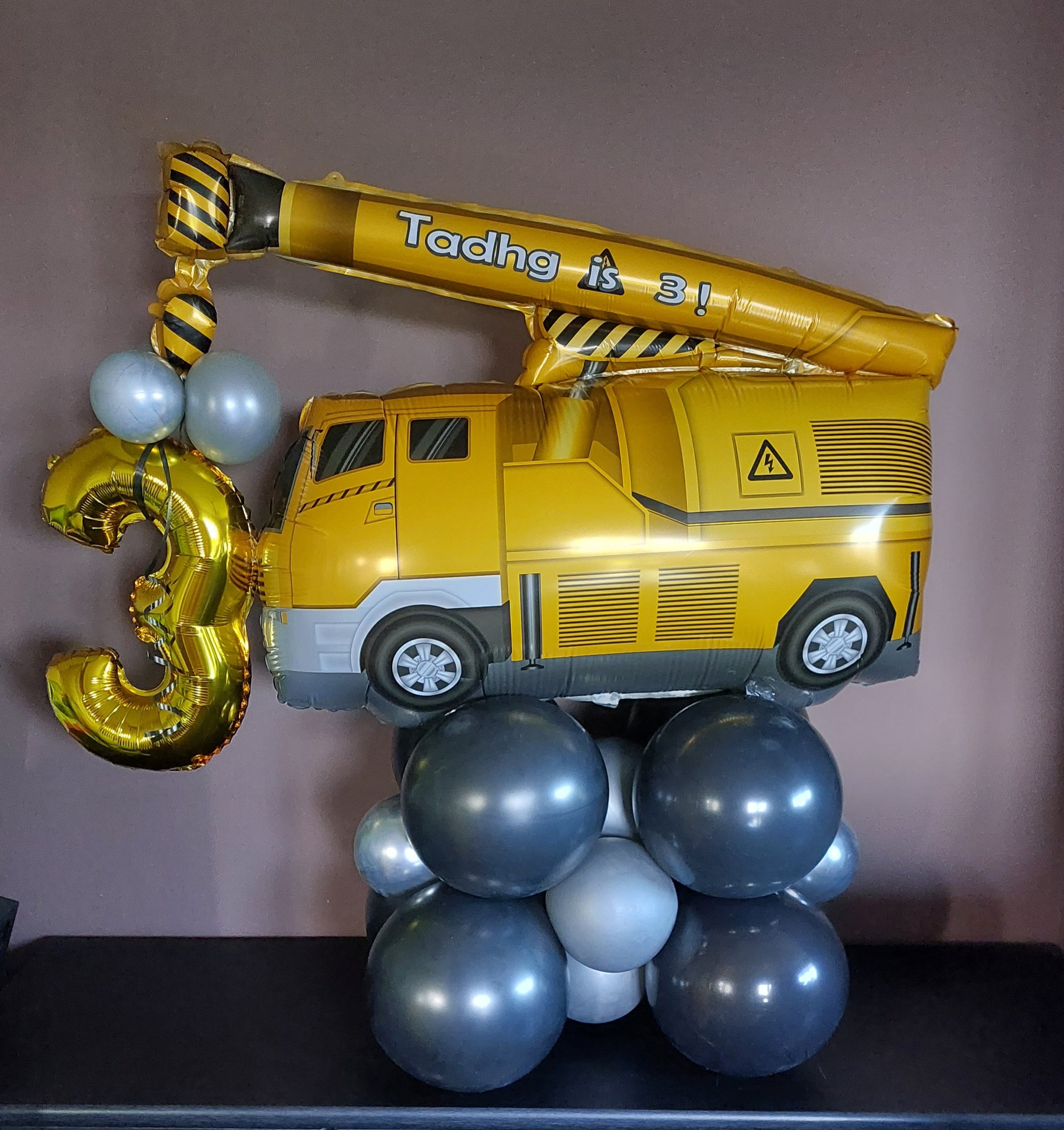 ITEM #73
€38
Large digger balloon display.