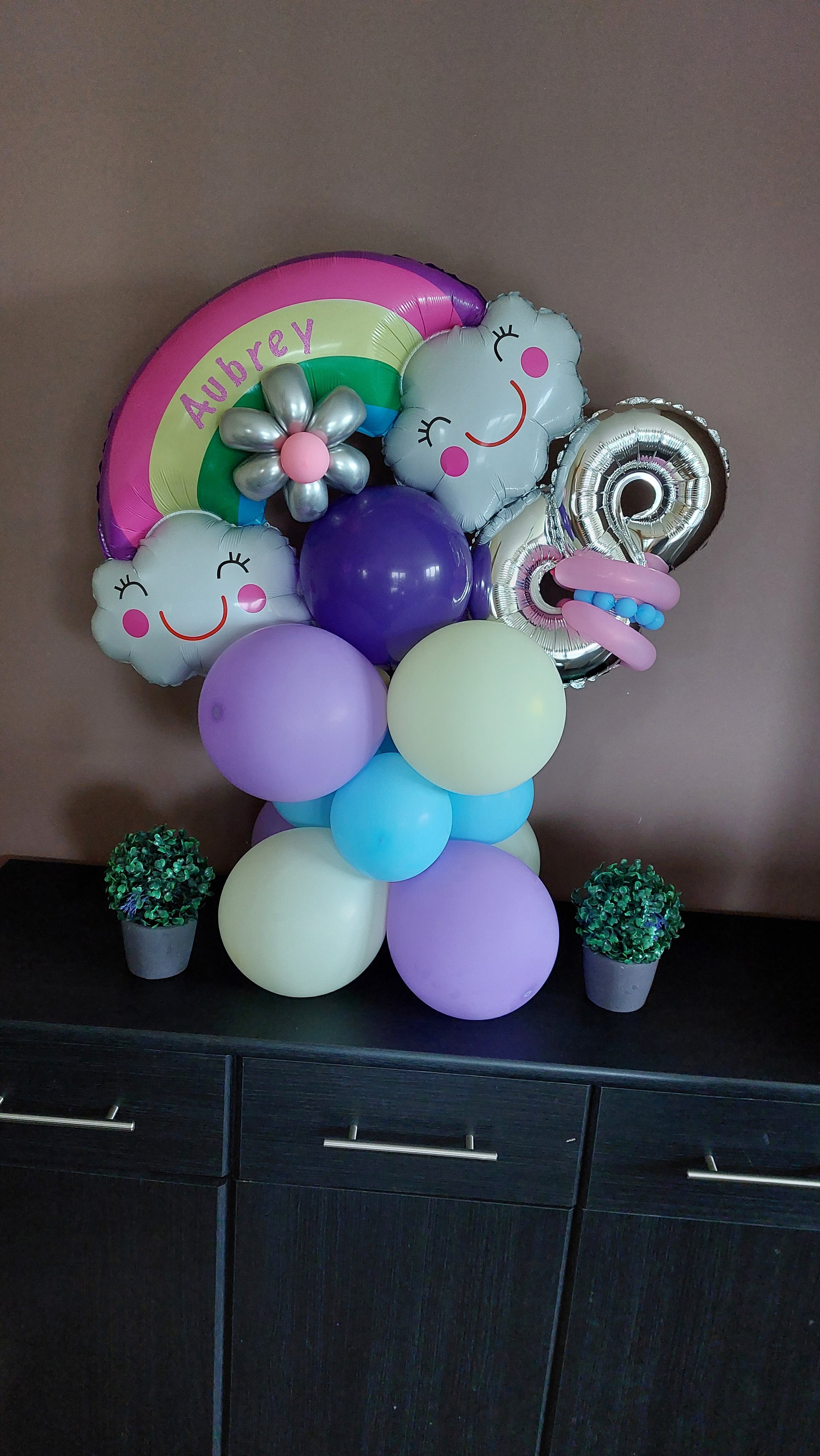 ITEM #87
€42
Personalised rainbow balloon display.