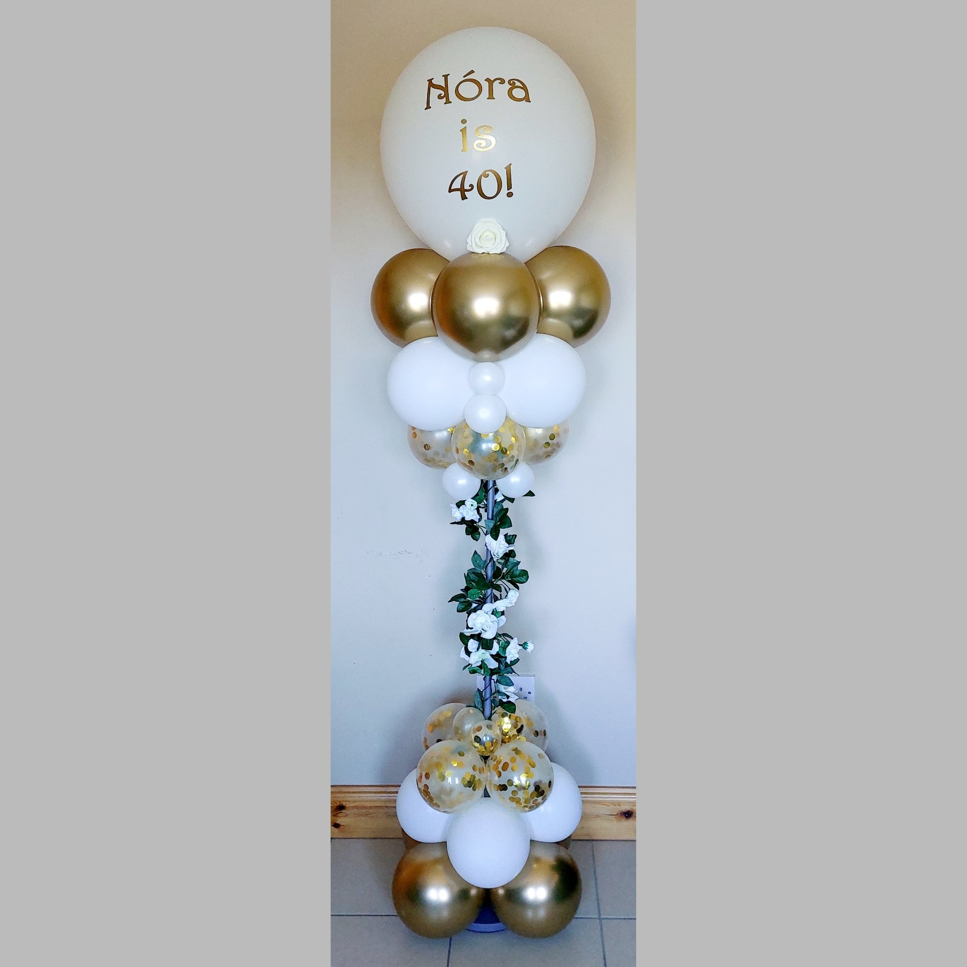 ITEM #134
€65
Large personalised floor display. Including extendable pole.