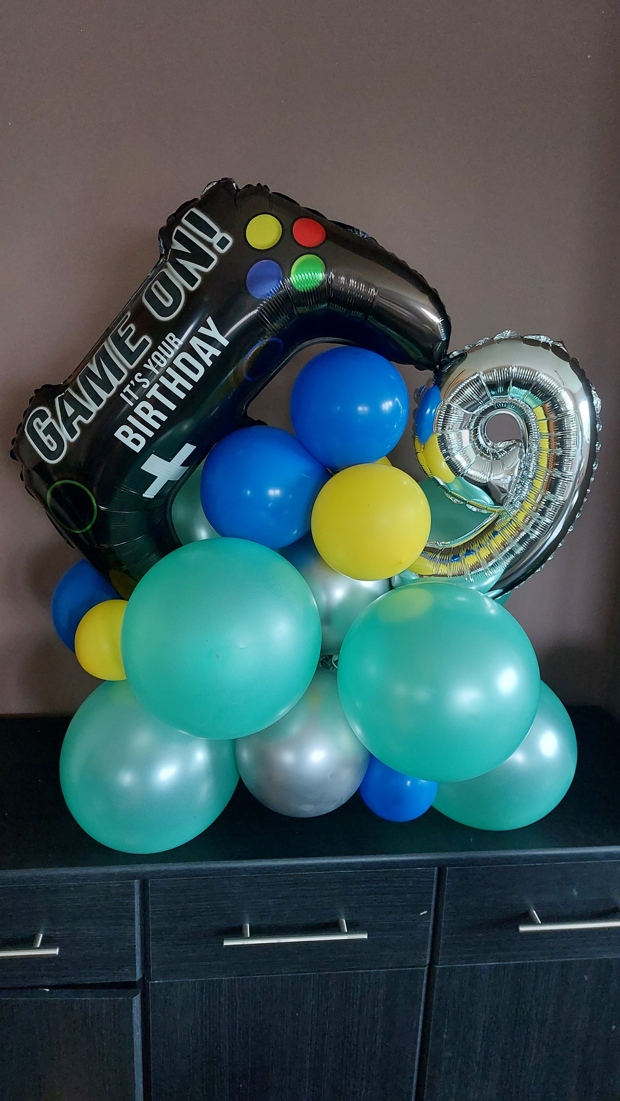 ITEM #89
€38
Gaming balloon display.