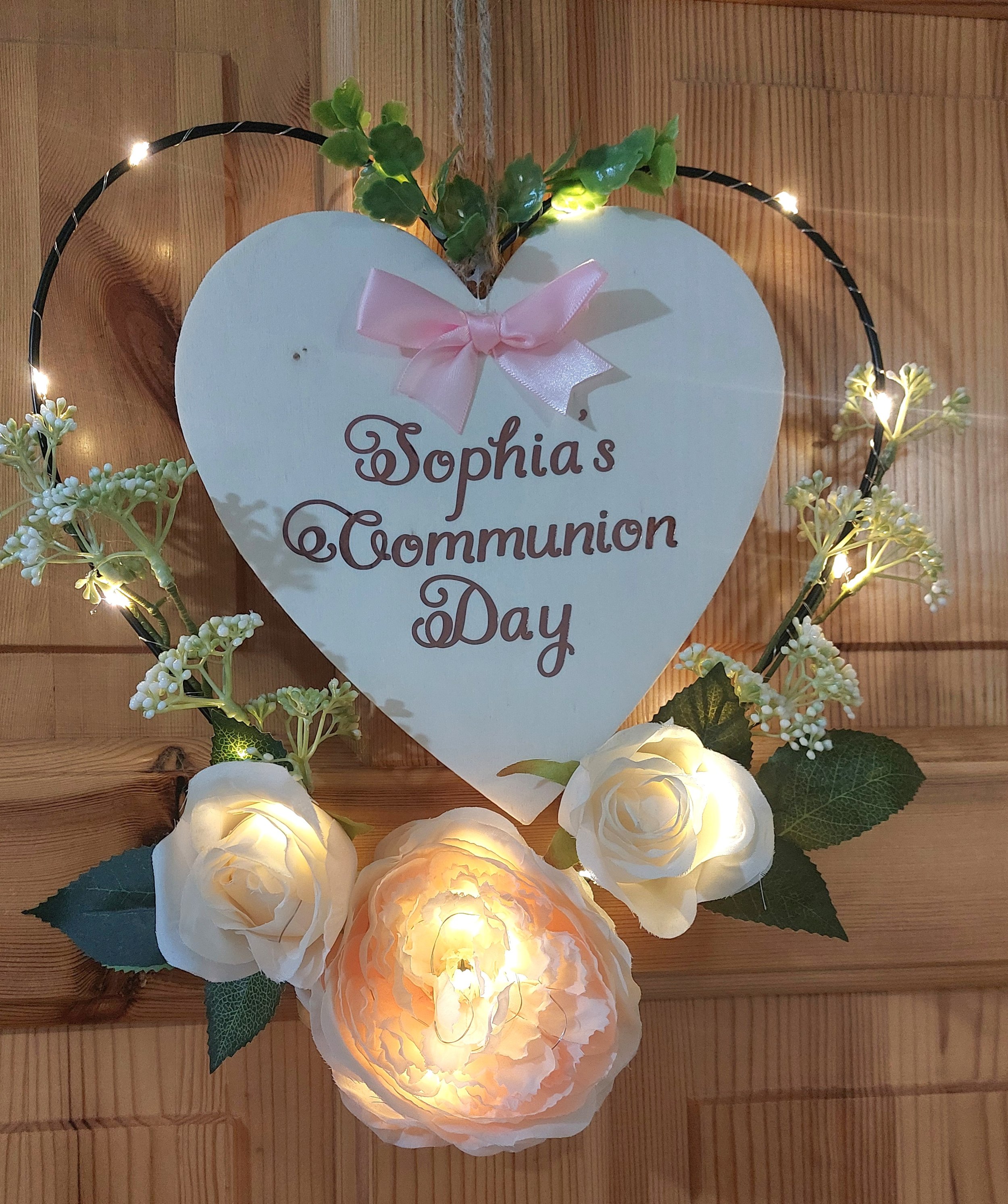 ITEM #88
€30
Personalised door wreath with a bow and roses.