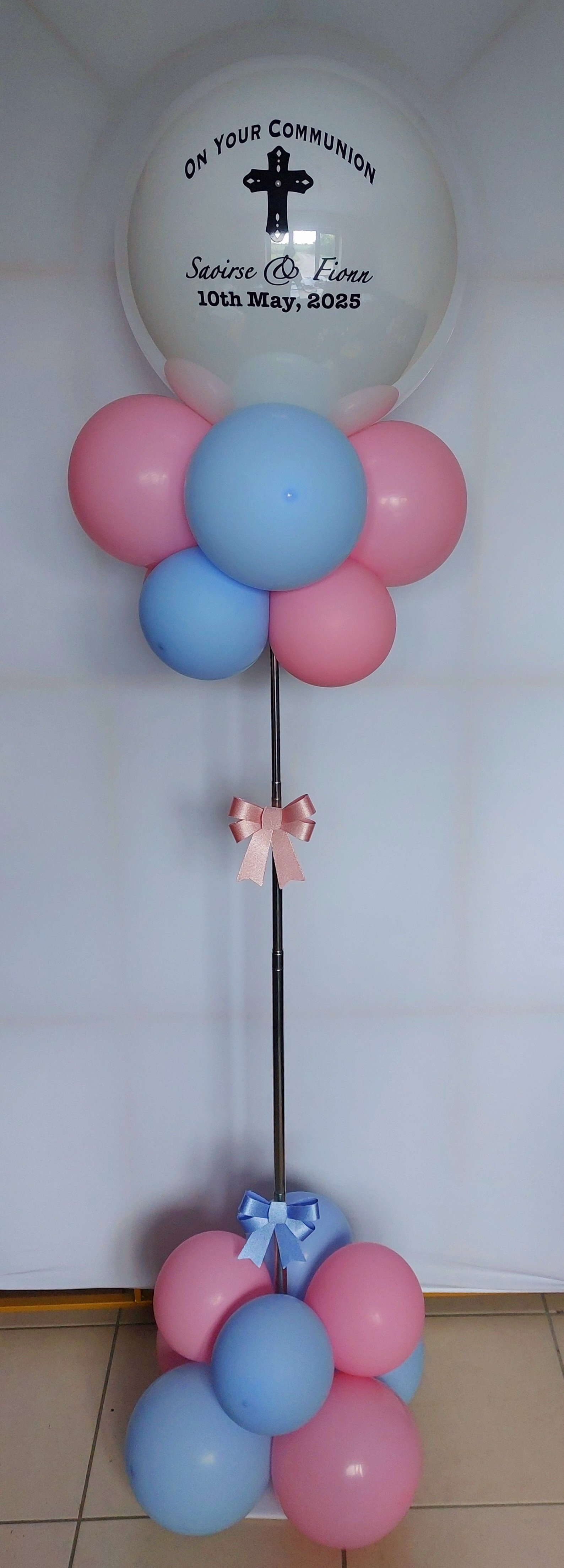 ITEM #75
€50
Personalised extendable floor display with mini bows and balloons (pink).