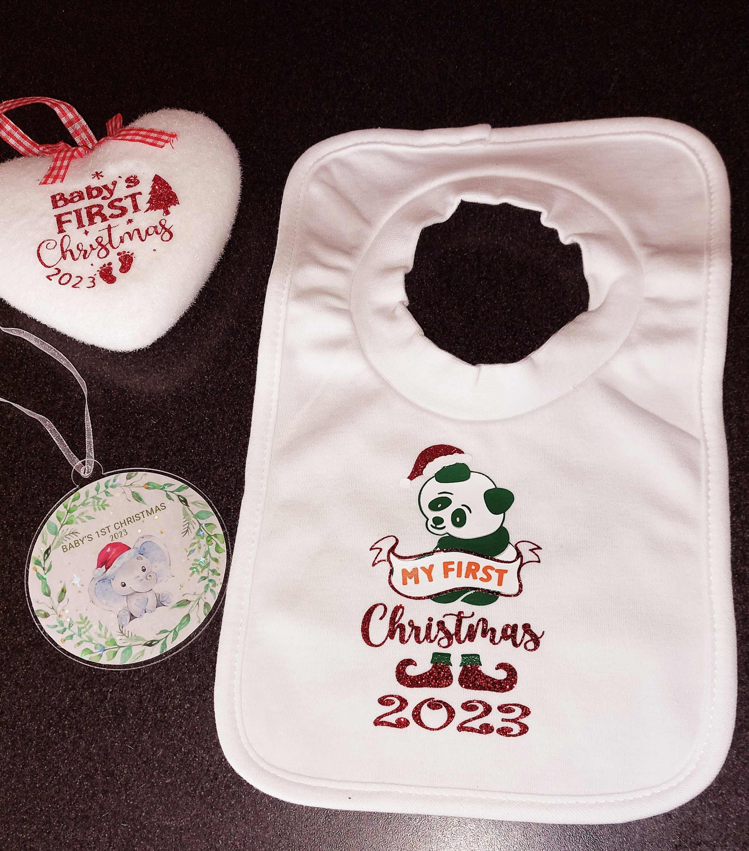 ITEM #11
€5 for bib, ornaments €8
Personalised Christmas bib and personalised Christmas ornament.