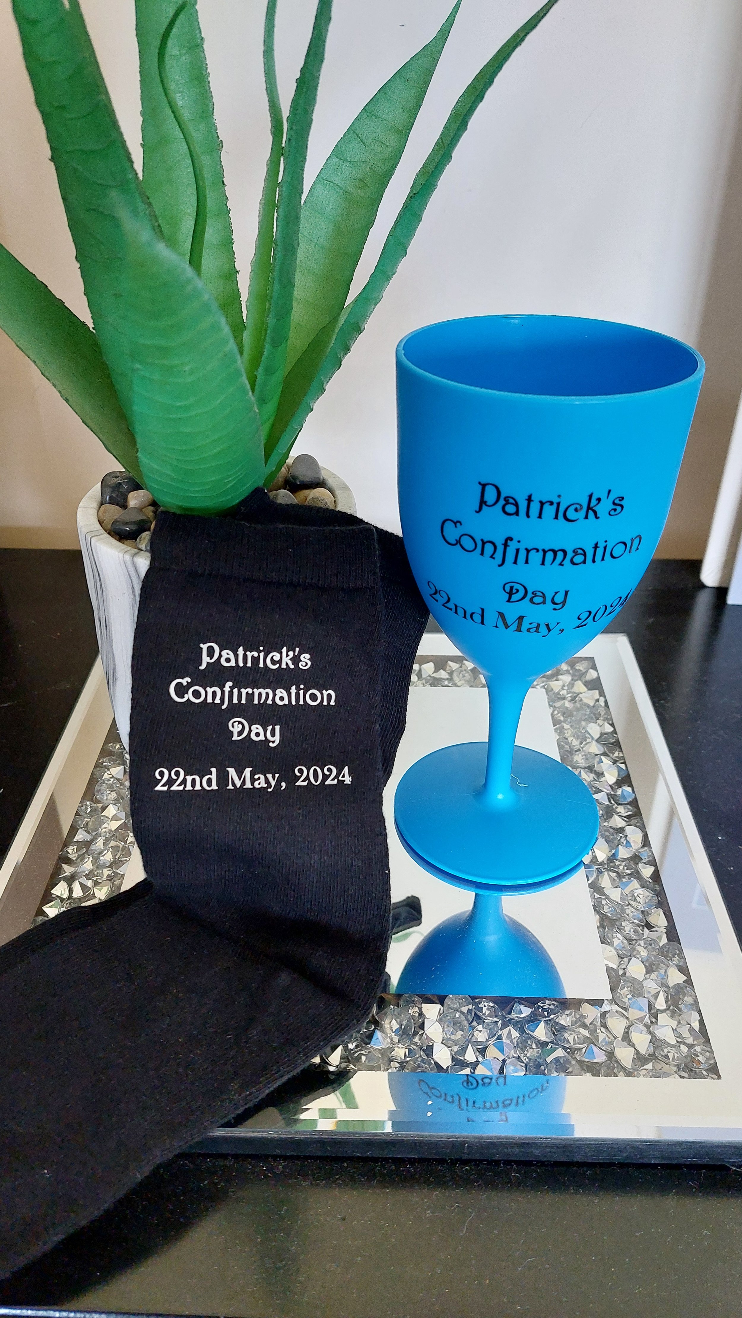 ITEM #14
*SPECIAL DEAL €15*
Personalised cup in blue and personalised socks.