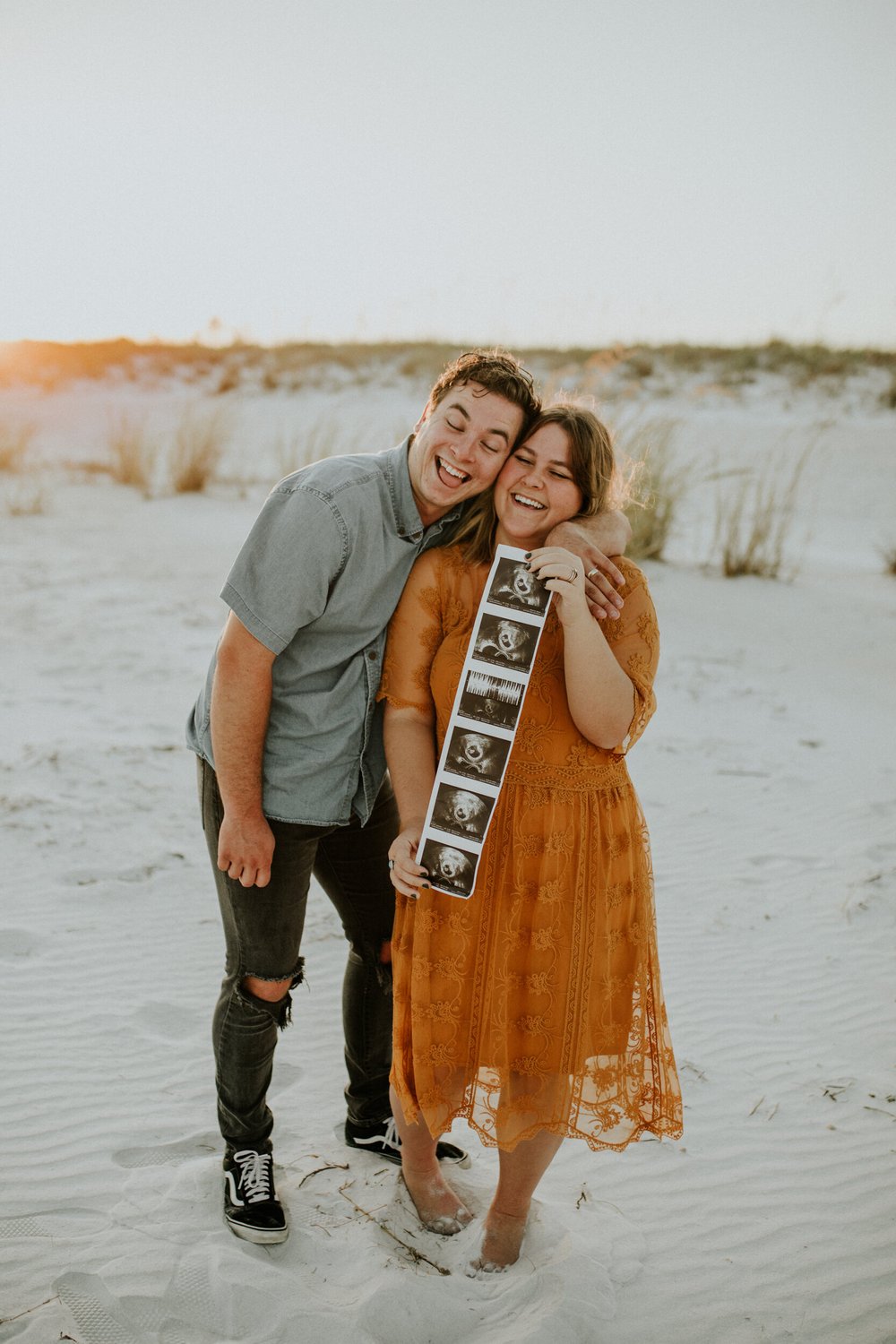 Panama_City_Beach_Florida_Photographer_Couples_Baby_Reveal_Beach_Photo_Session-6.jpg