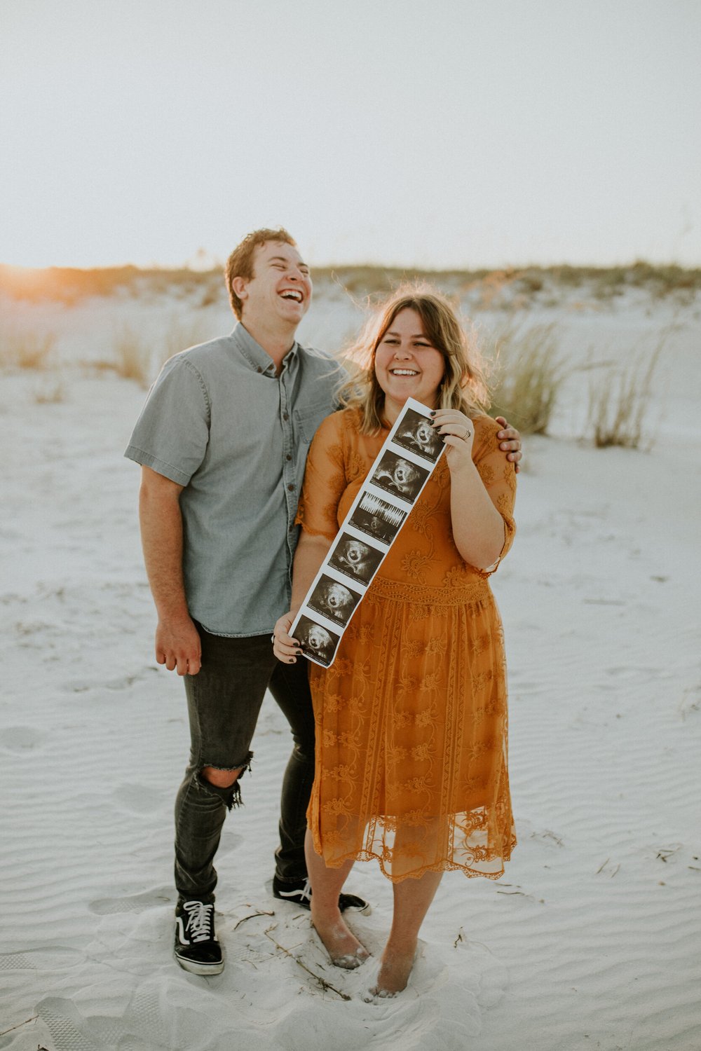 Panama_City_Beach_Florida_Photographer_Couples_Baby_Reveal_Beach_Photo_Session-10.jpg