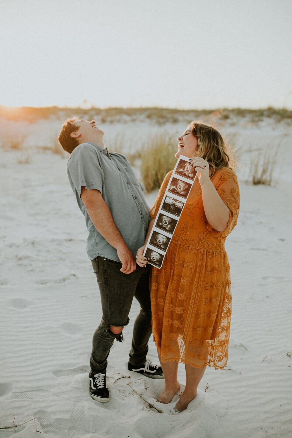 Panama_City_Beach_Florida_Photographer_Couples_Baby_Reveal_Beach_Photo_Session-11.jpg