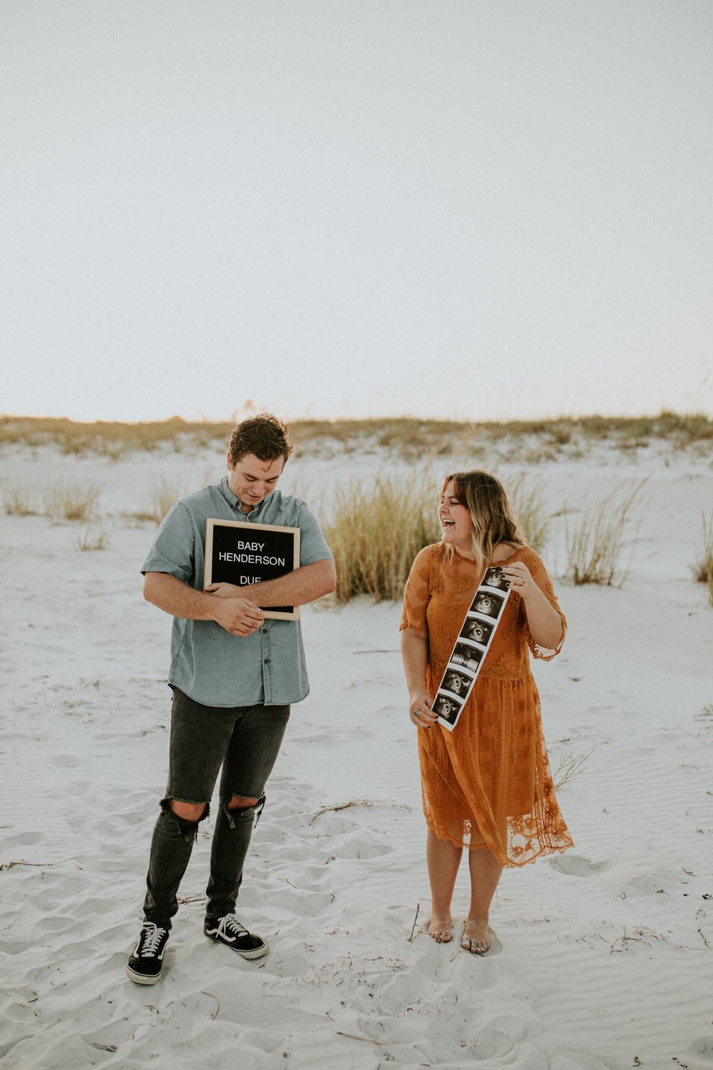 Panama_City_Beach_Florida_Photographer_Couples_Baby_Reveal_Beach_Photo_Session-15.jpg