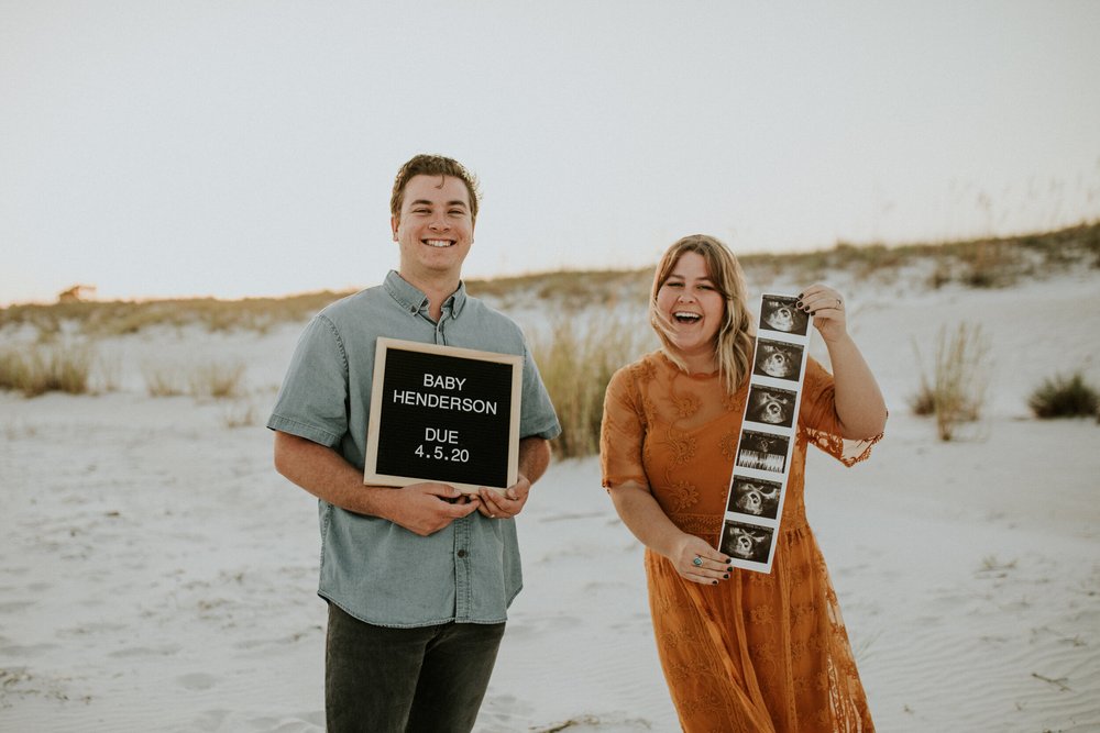 Panama_City_Beach_Florida_Photographer_Couples_Baby_Reveal_Beach_Photo_Session-16.jpg