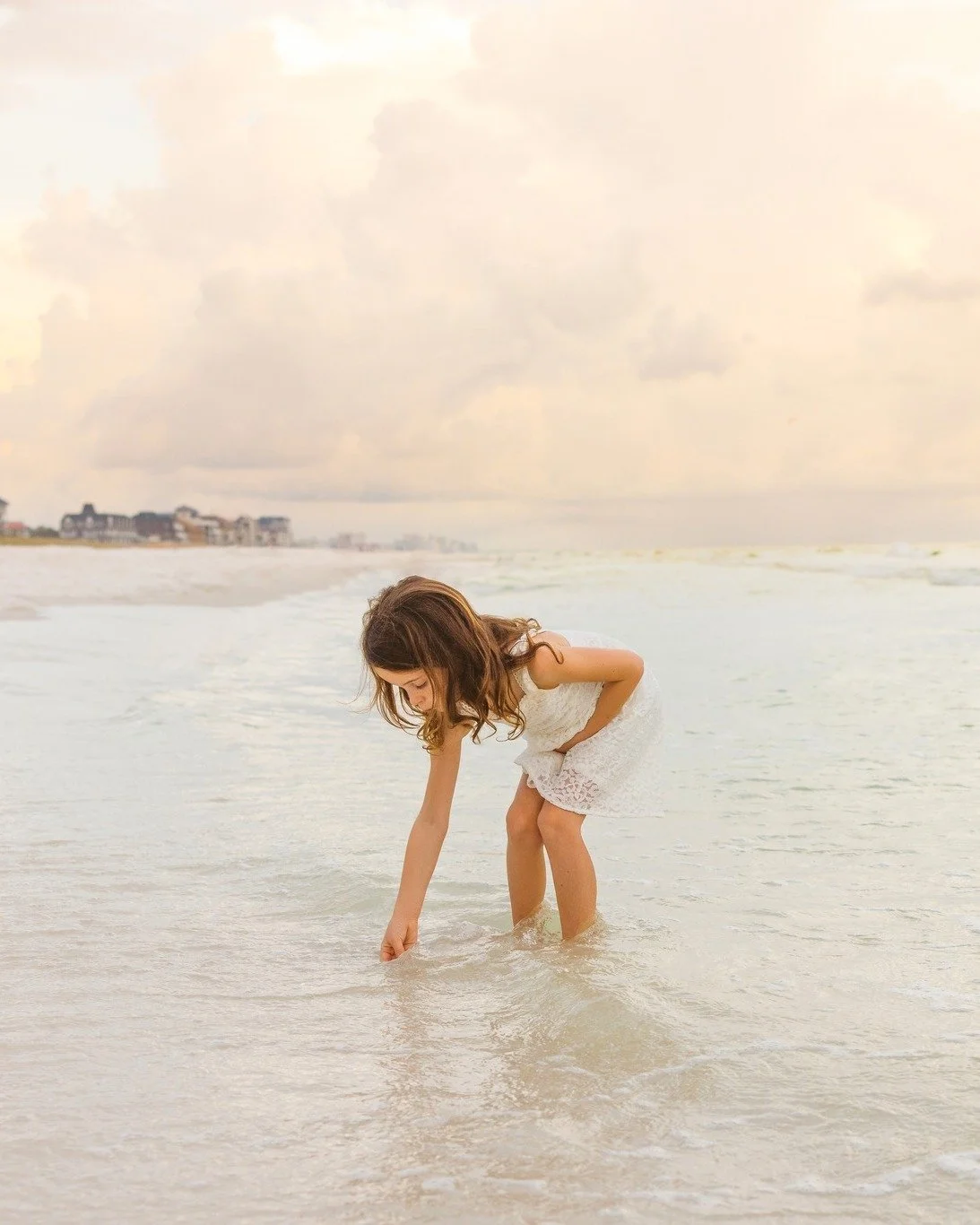 In 2021, I photographed the Wests as a sweet family of four. Fast forward to 2025, they&rsquo;re now a family of five, and I had the honor of updating their portraits. 🫶

#30AFamilyPhotographer #SantaRosaBeachPhotographer #DestinFamilyPhotography #F