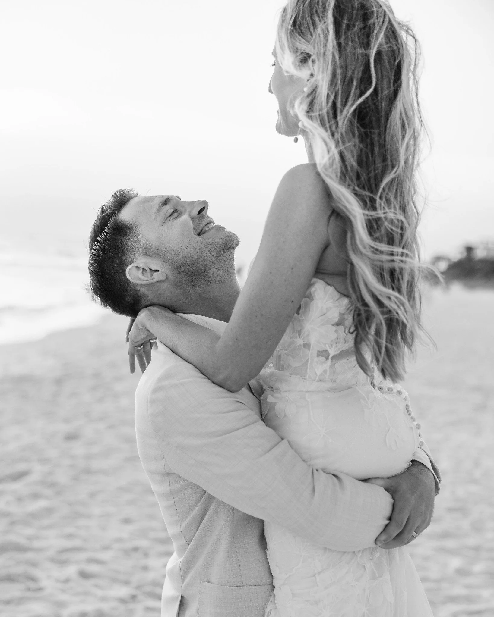 Amy and Chad said &ldquo;I do&rdquo; on the soft white sand of Seacrest Beach, surrounded by a small circle of their closest friends and family.🌅

The waves, the light, the quiet moments between them, everything came together for the most effortless
