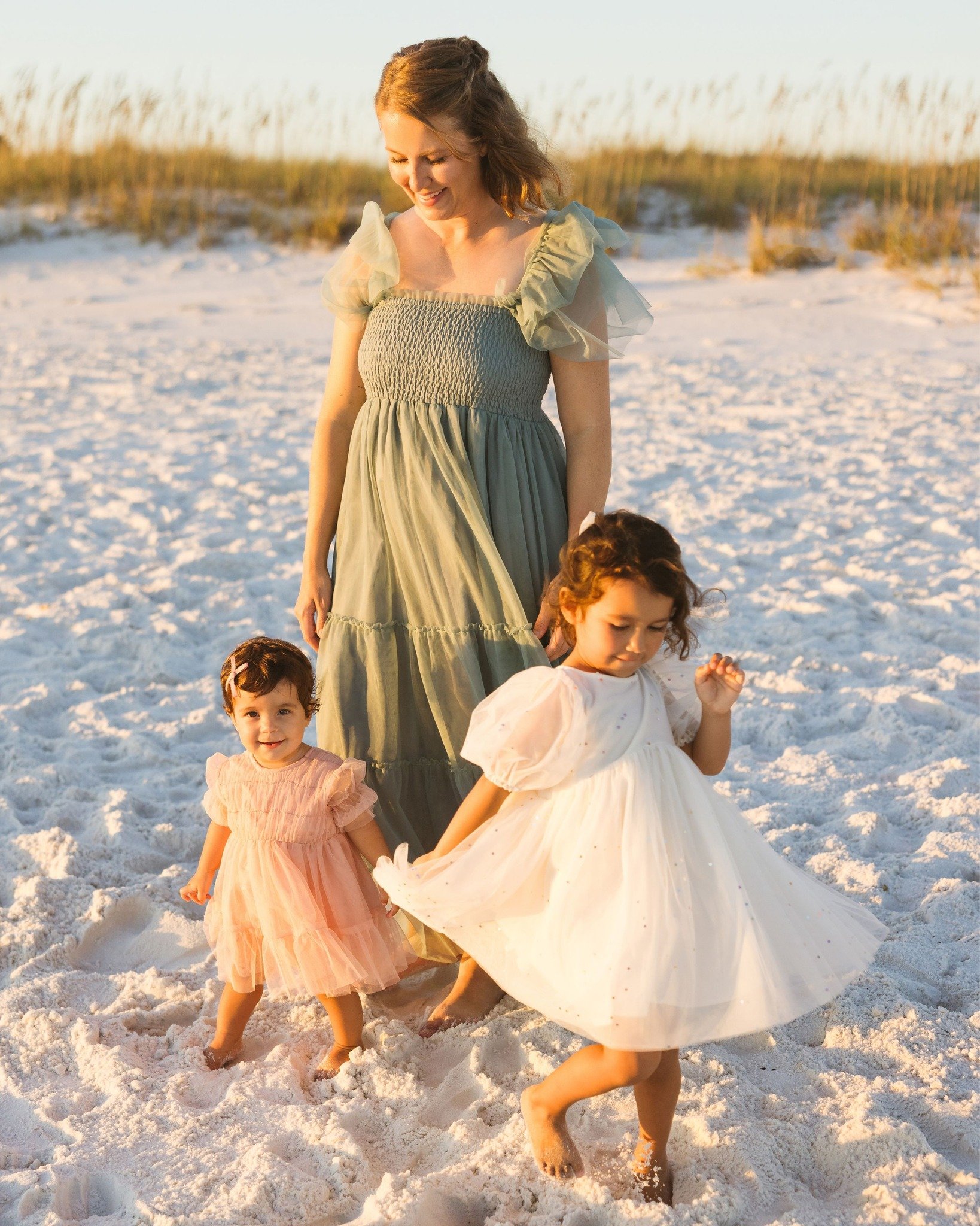 From chasing toddlers along the sand to capturing those perfectly candid moments, it&rsquo;s always such an honor to witness and preserve the story of your family. Moments like these are fleeting, but photos let you relive them forever. ❤️

#30AFamil