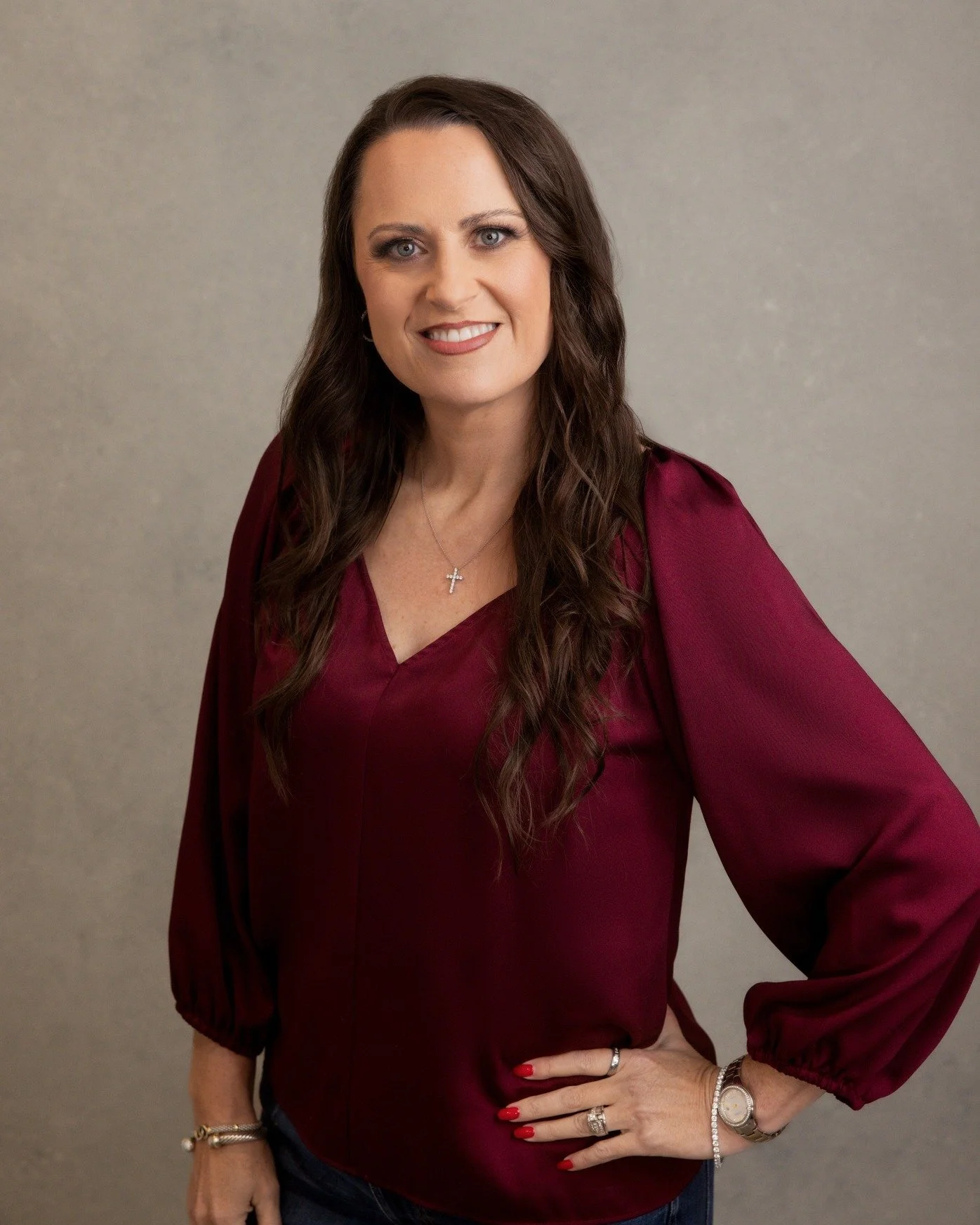 Headshots are officially live in my new studio, and I&rsquo;m so excited to welcome you in.

Whether you need updated professional headshots, team photos, or a fresh look for the new year, studio sessions offer a clean, timeless setting that keeps th