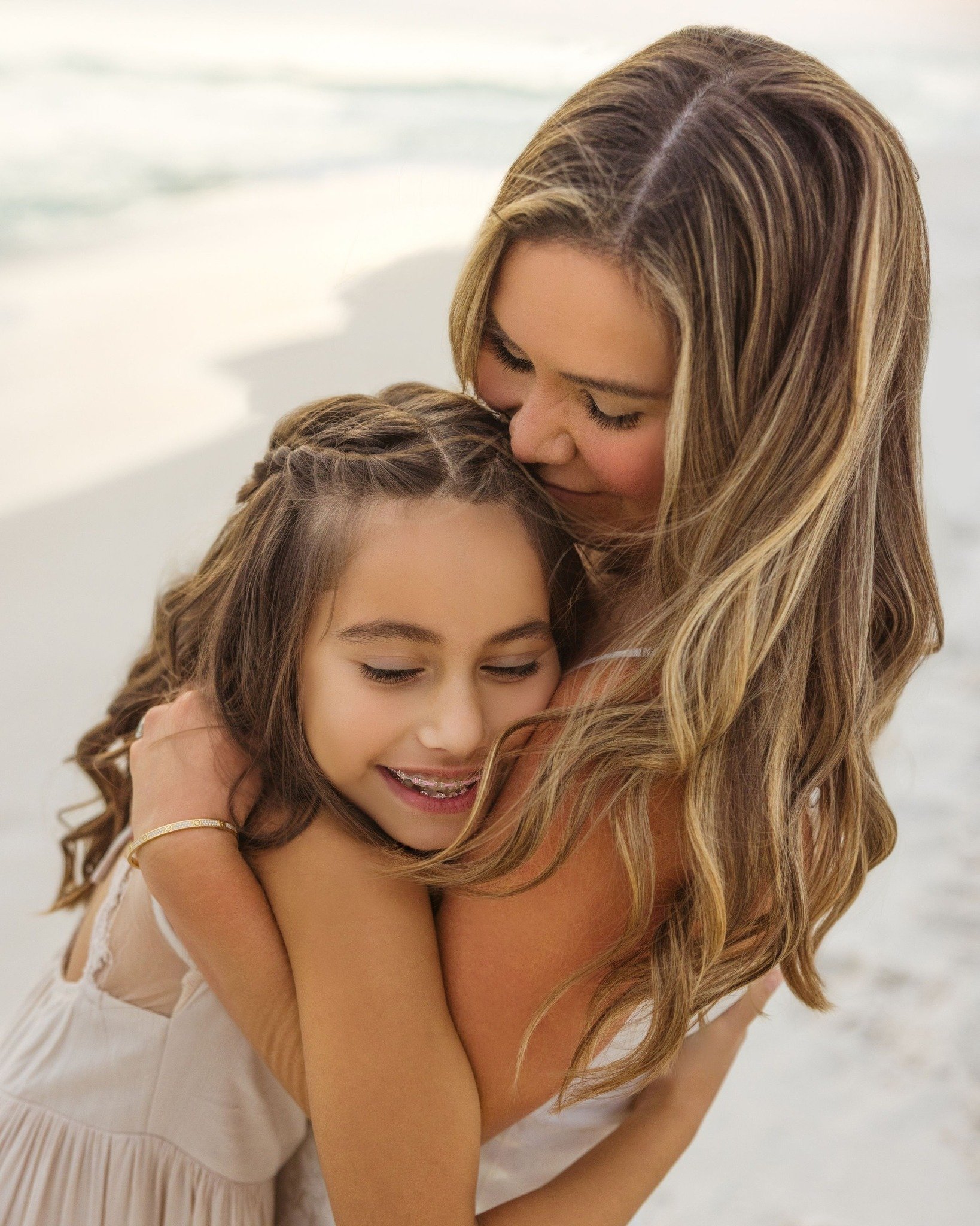 When you get to wear summer clothes for your Thanksgiving session in Florida! She has the best big sisters to look up to, and she definitely keeps them entertained 😂❤

#familyphotographer #familyphotography #familyphotos #familyportraits #familyphot