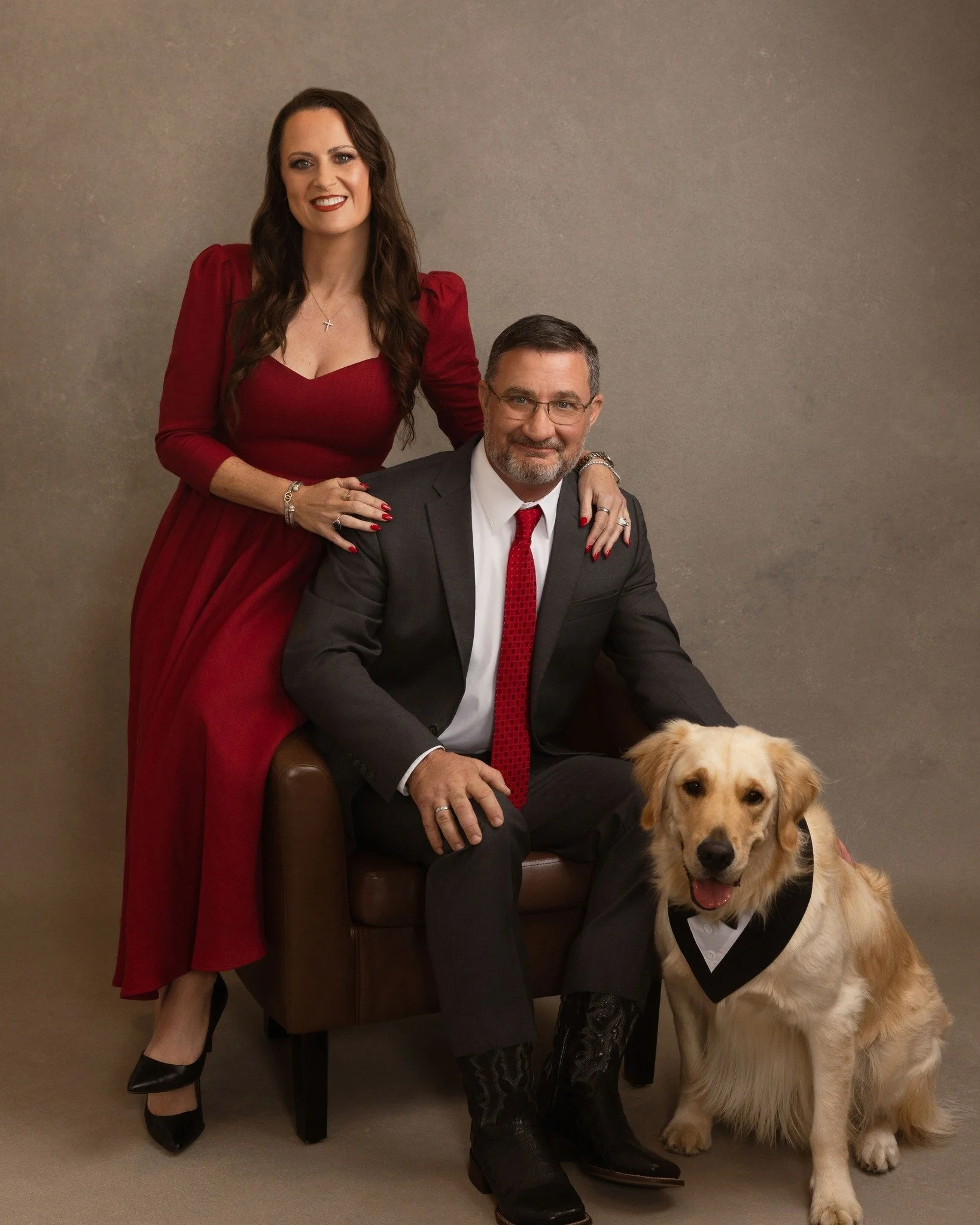 Family portraits are officially happening in my new studio, and I couldn&rsquo;t be more excited to welcome your crew in.

And yes, your furry family members are welcome too 🐾 The new space is designed to keep things easy and comfortable, so everyon