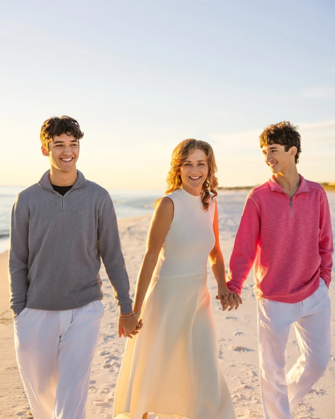 Struggling to find a mothers day gift?

Give her something truly special: portraits of her most cherished treasures, her beautiful children!