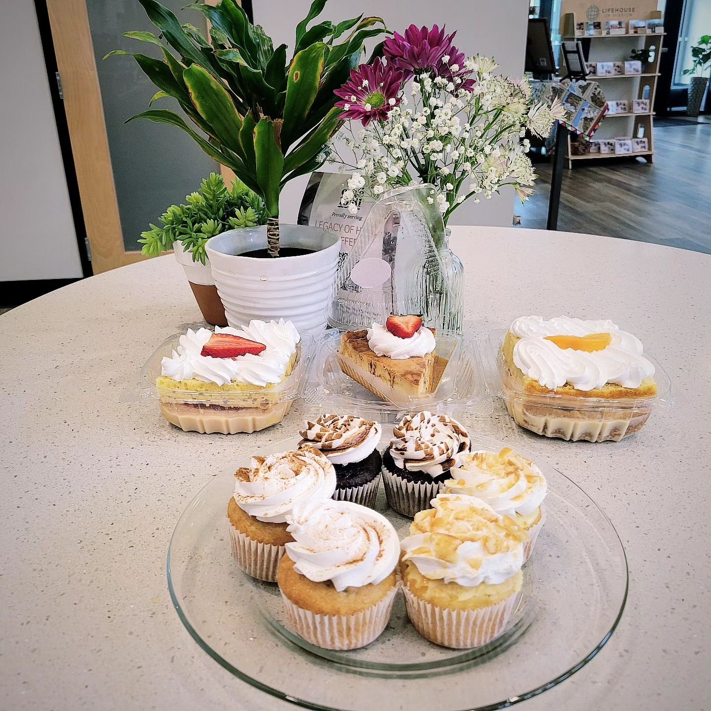 Looks what's back!!!! @uniquebitesbyaimee_ has brought more delicious treats to share with you all.  Come in and get some while supplies last! 

Cupcakes - $3.50 (Chocolate Vanilla, Banana Pudding, or Vanilla)

Flan - $5.25

Tres Leches- $6.25 (Straw