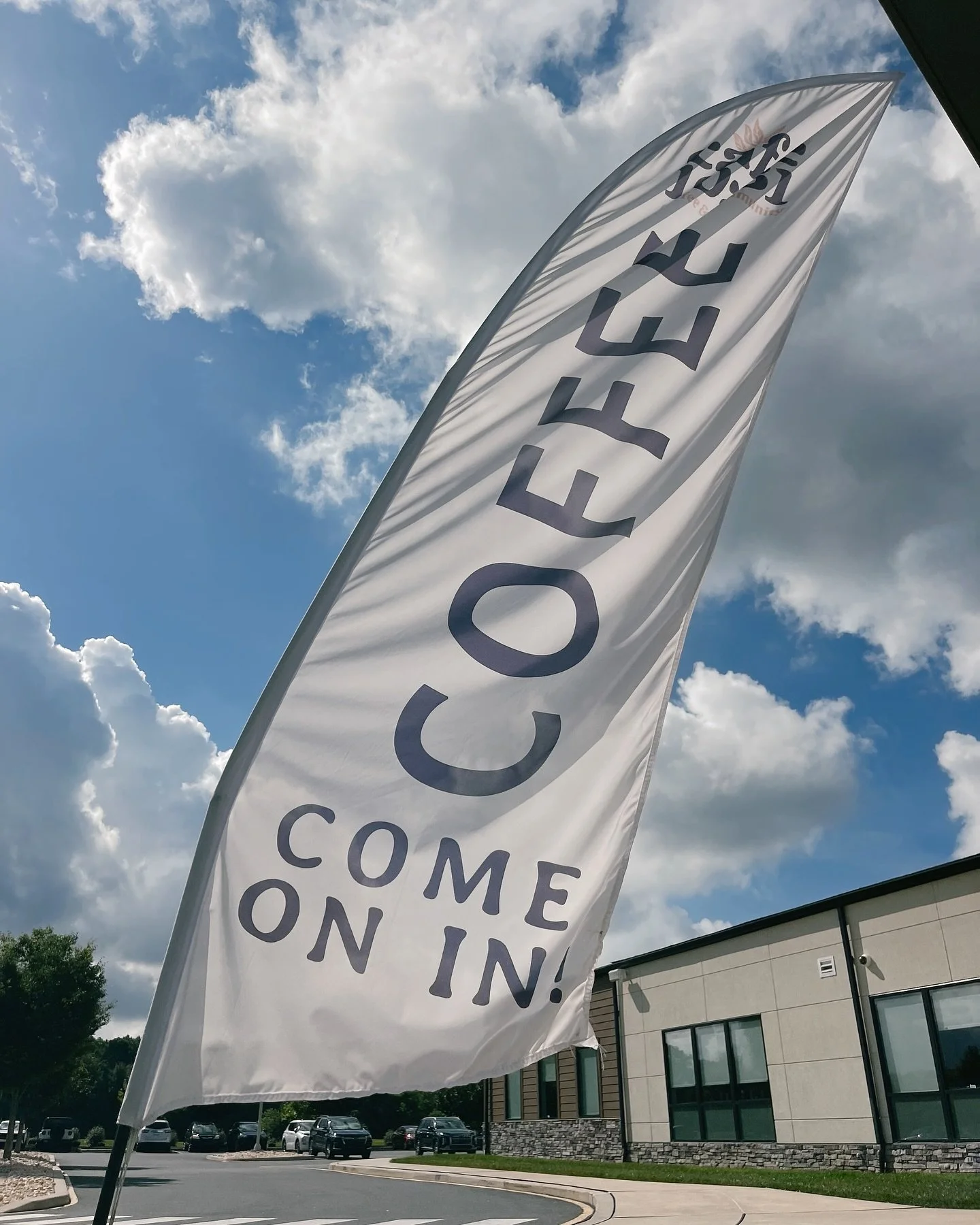 This view!🌤️🏳️☕️What could be better than a sunny day at the Caf&eacute;? Swing by and grab your favorite drink this week!

*BONUS TIP* In a rush? Order online and pick up inside, or choose curbside and we will bring it out to you!🚗💨

#curbsidepi