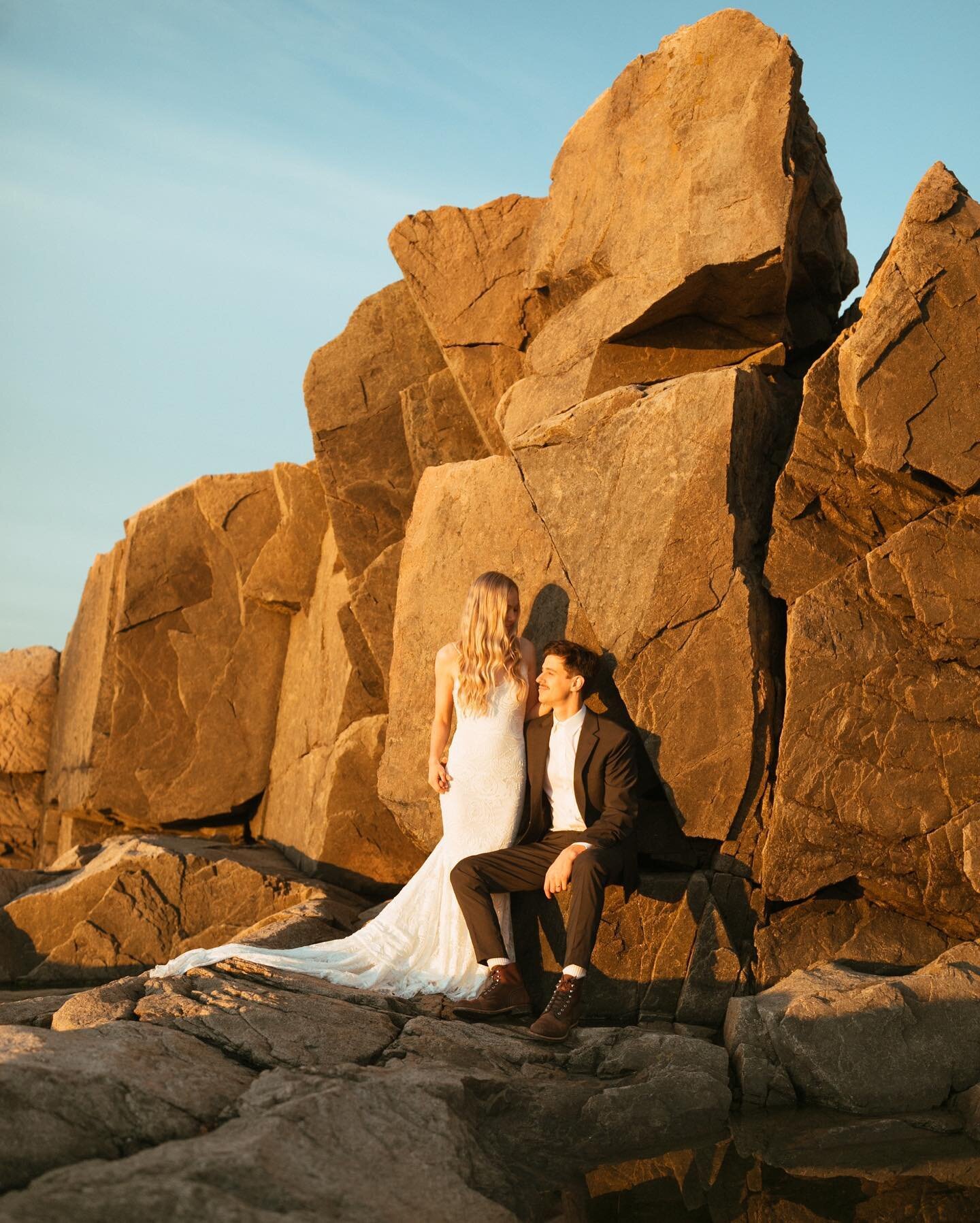 sharing part one of this sunrise elopement in acadia nat&rsquo;l park with two of the sweetest humans. 

their closest family and friends watched from above, as hannah&rsquo;s dad married her and wyatt at dawn, in a place they&rsquo;ve spent so much 