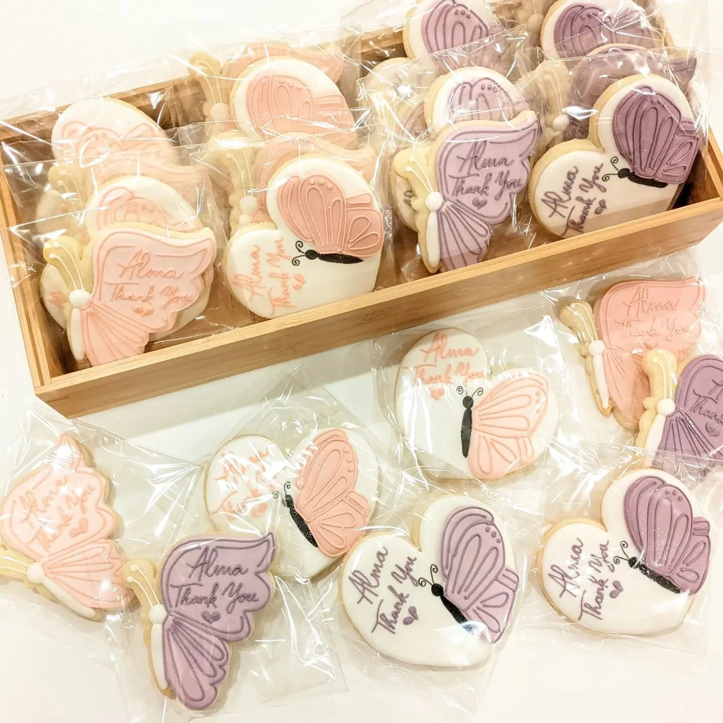 Truth Time: I was so excited to make these birthday butterfly goody bag cookies!  I had the best time decorating them.  I debated in my head for days about mix matching colors and then I decided I love the solid color look (there is just something cl