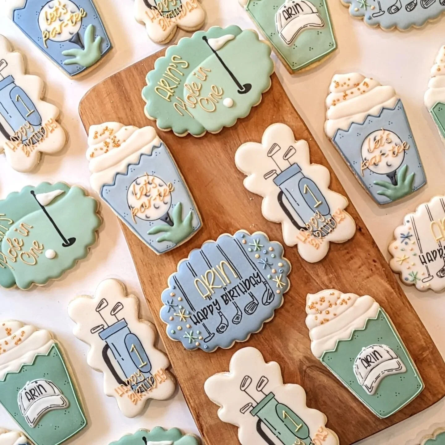 I never would have thought that golf themed cookies would end up on my Instagram page... And yet within several months here is my second set.

These Hole-In-One birthday cookies were so much fun to make. 

I have been wanting to try making a hat on c