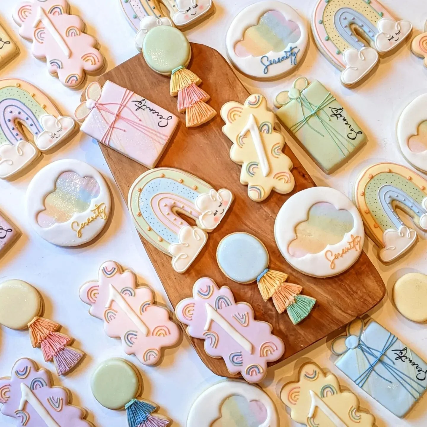 Life gets hectic and adding cookies onto my schedule takes a lot of planning and coordinating to ensure I have enough hours in the day to get everything done.  This can feel overwhelming at times...

On the flip side getting the chance to create sets