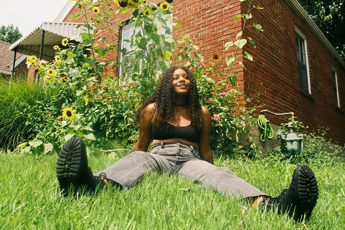 @morganbosman is a pure sunflower 🌻 from Winter comes the Spring #shotonkodakfilm #kodakgold200 #filmbytigre &bull;
&bull;
&bull;
&bull;
&bull;
&bull;
&bull;
&bull;
#filmshootersunder1000 #filmphotography #filmisnotdead #colorfilmphoto #sunflowersho