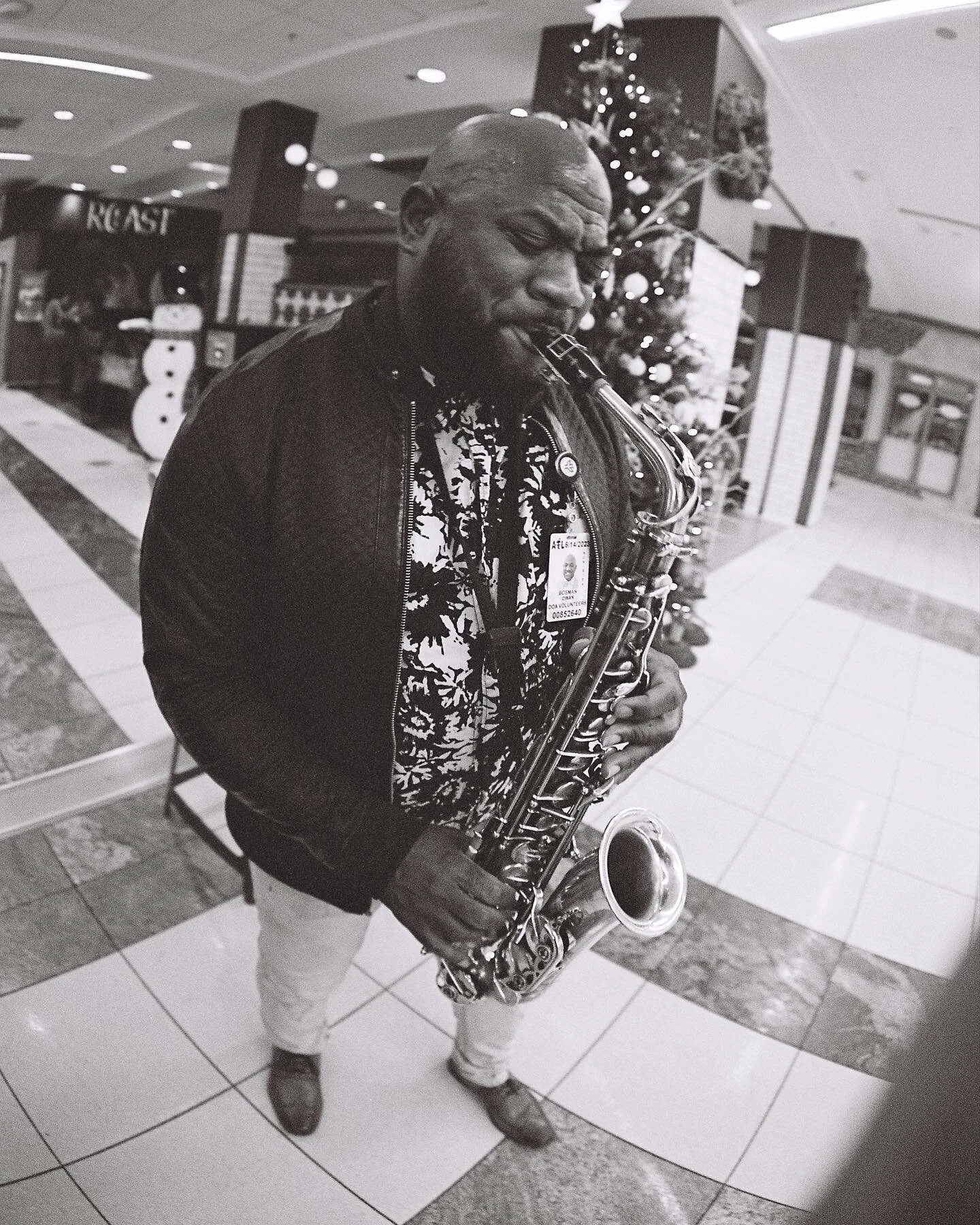 @dwanbosman everybody!! #xp2 #ilford #filmbytigre #rocknroll 🎷🔥🤘

#35mmfilm #photooftheday #rocknrollphotography #sax🎷 
#jazzatl #atlantajazz #atlantajazzlovers #dwanbosman🎷 #dwanbosman #ilfordxp2 #bwfilmphoto #bwfilm #rocknrollstar #hartsfieldj