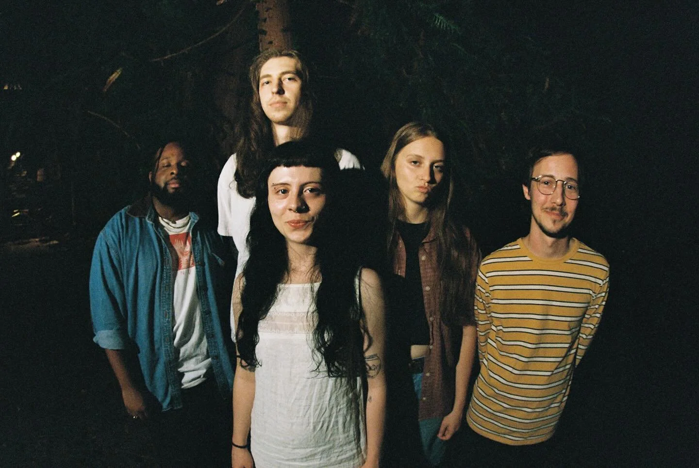 @envilittle 👌💀👻 #filmbytigre 

#analogphotography #35mm #shootfilm #filmcommunity #filmwave #filmphoto #analoguevibes #filmfeed #analoguephotography #filmshooters #filmgrain #filmlove #35mmfilm  #filmportrait #onfilm #envilittle #october #fallfash