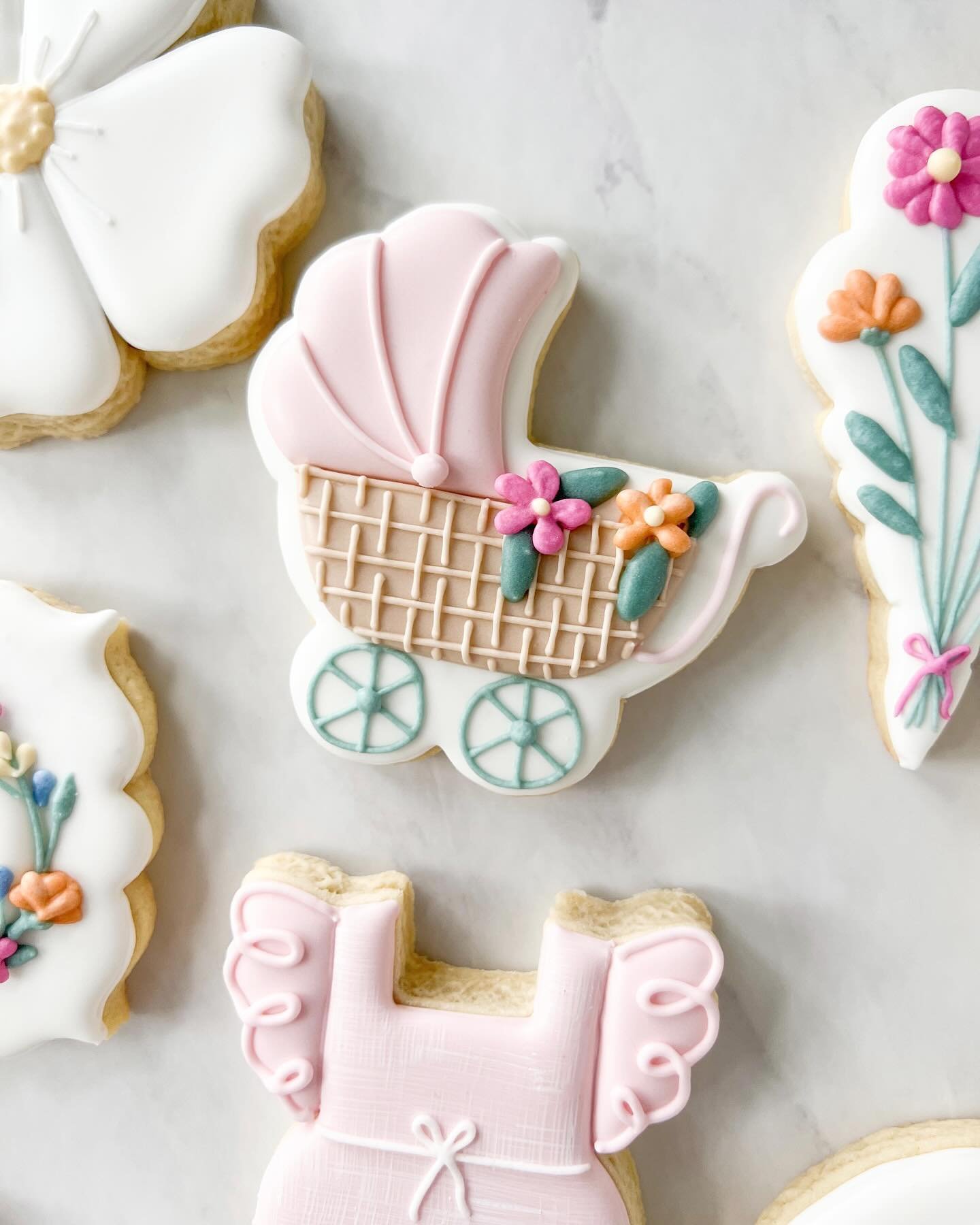 The perfect season for &ldquo;baby in bloom&rdquo; themed cookies 💐🌸🌷
&bull;
&bull;
&bull;
#babyinbloom #babyshower #babyshowercookies #babyshowerideas #babyinbloom #floralcookies #flowercookies #springtheme #babyshowertheme